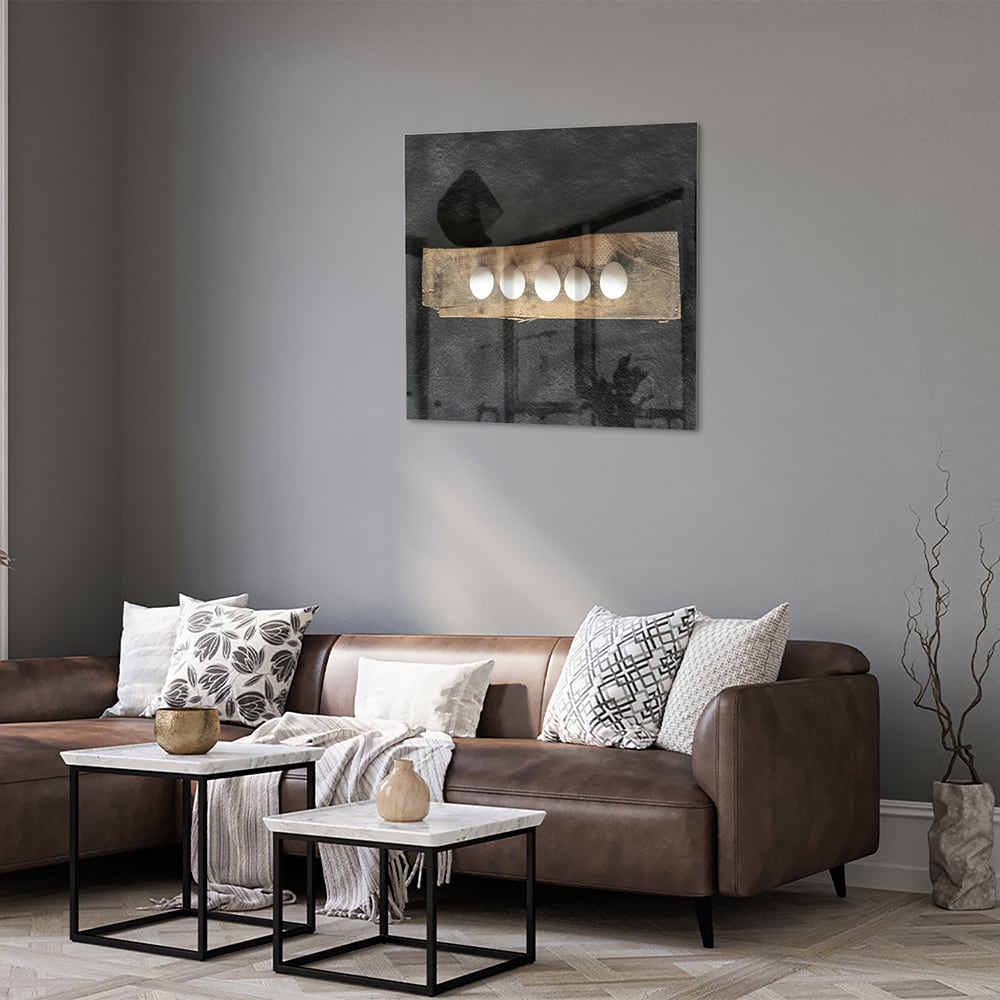 Elegant glazen schilderij met vier lichtpunten, perfect voor moderne interieurs.