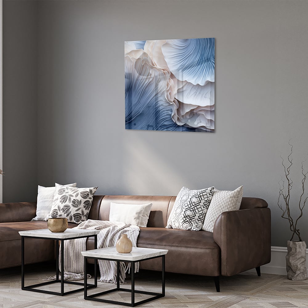 Glazen schilderij met blauw-witte patronen in modern interieur