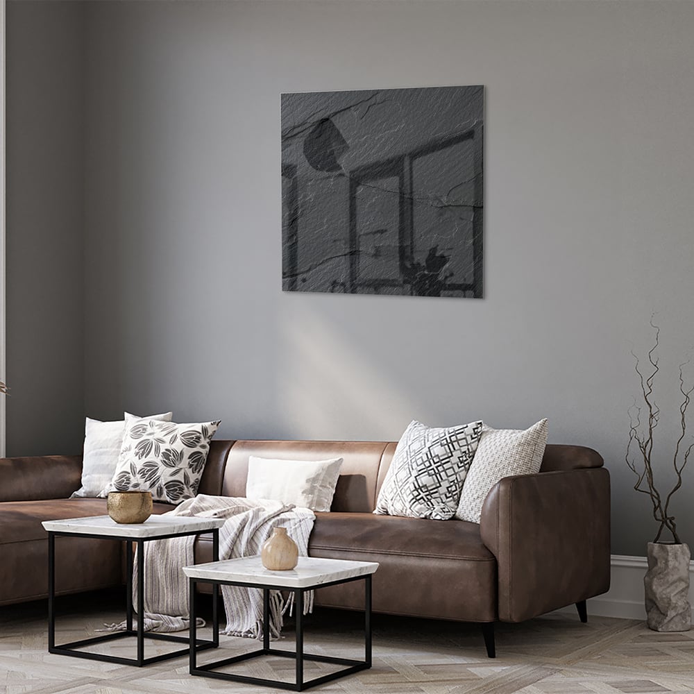 Modern glazen schilderij met abstracte zwart-witte patronen aan de muur