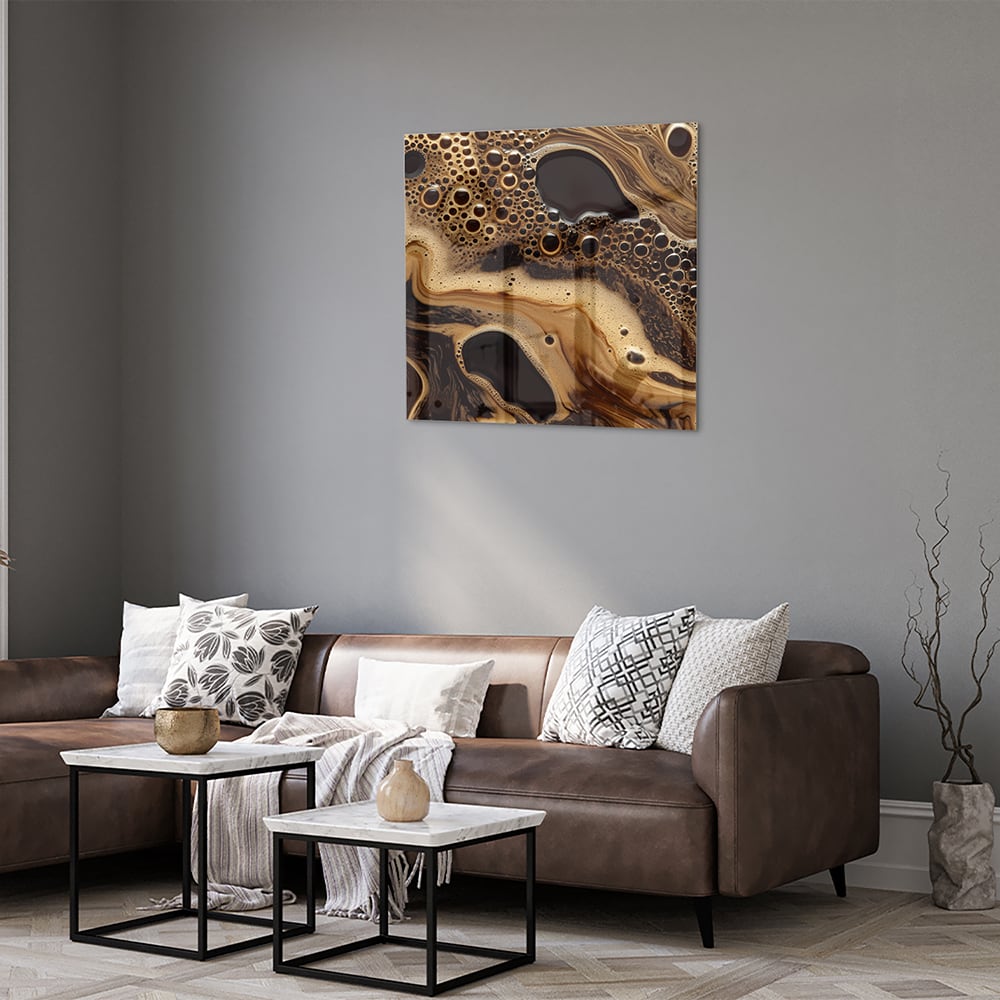 Abstract glazen schilderij met aardse kleuren en organische vormen, geschikt voor moderne interieurs.