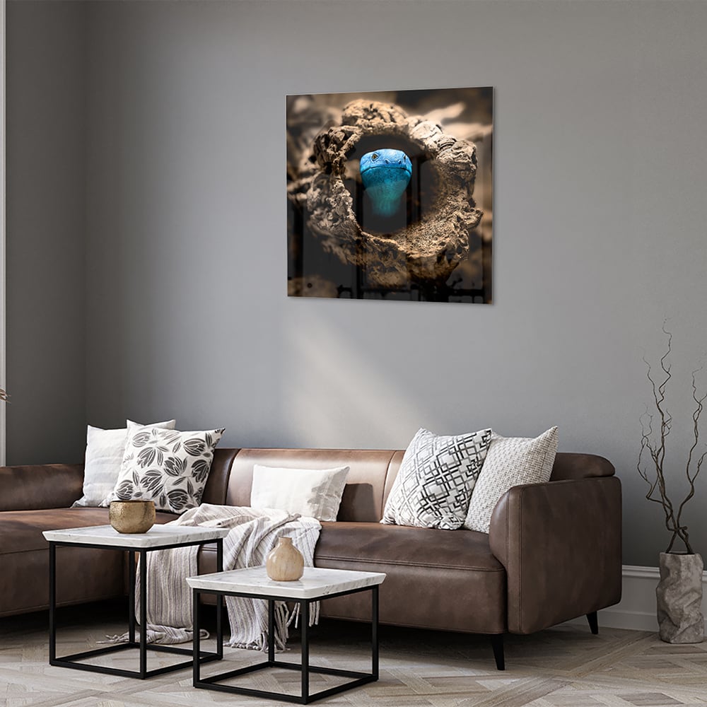 Glas schilderij met een blauwe parel in een nest, stijlvol en modern.