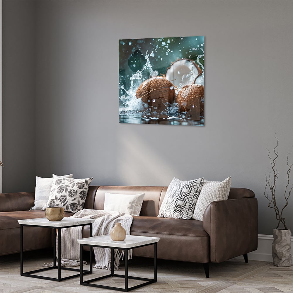 Glas schilderij van kokosnoten met spetters water, perfect voor wanddecoratie.