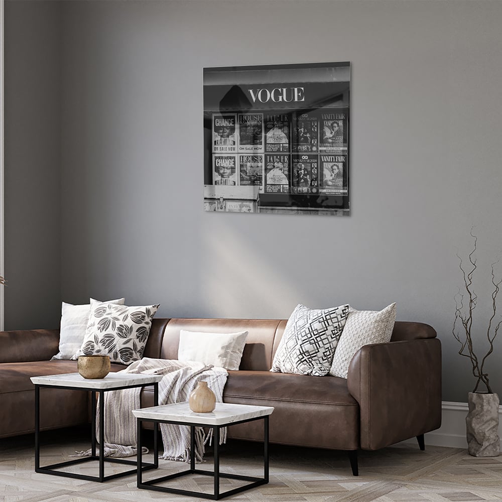 Glazen schilderij van Vogue met modecovers in modern interieur