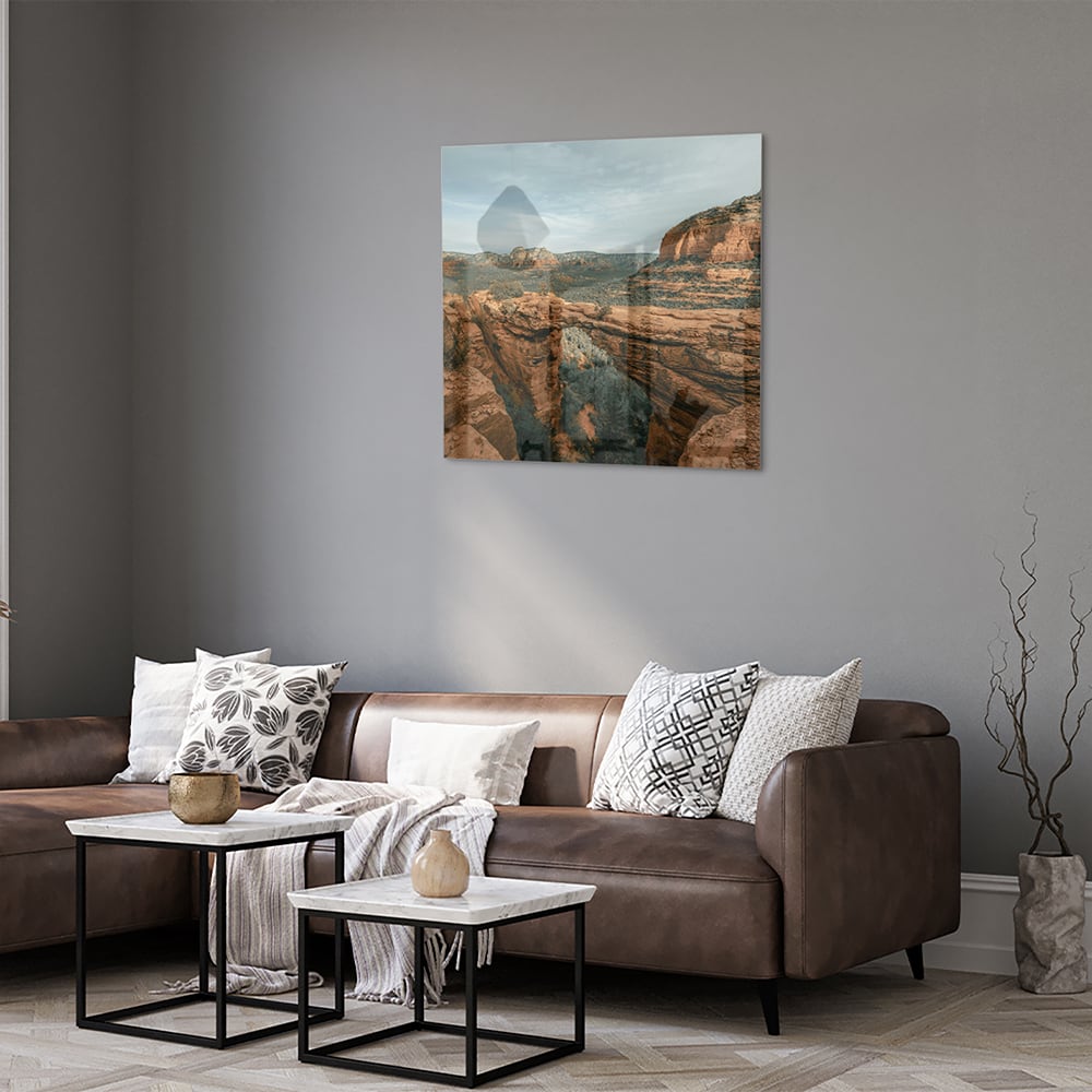 Glazen schilderij van berglandschap in warme aardetinten