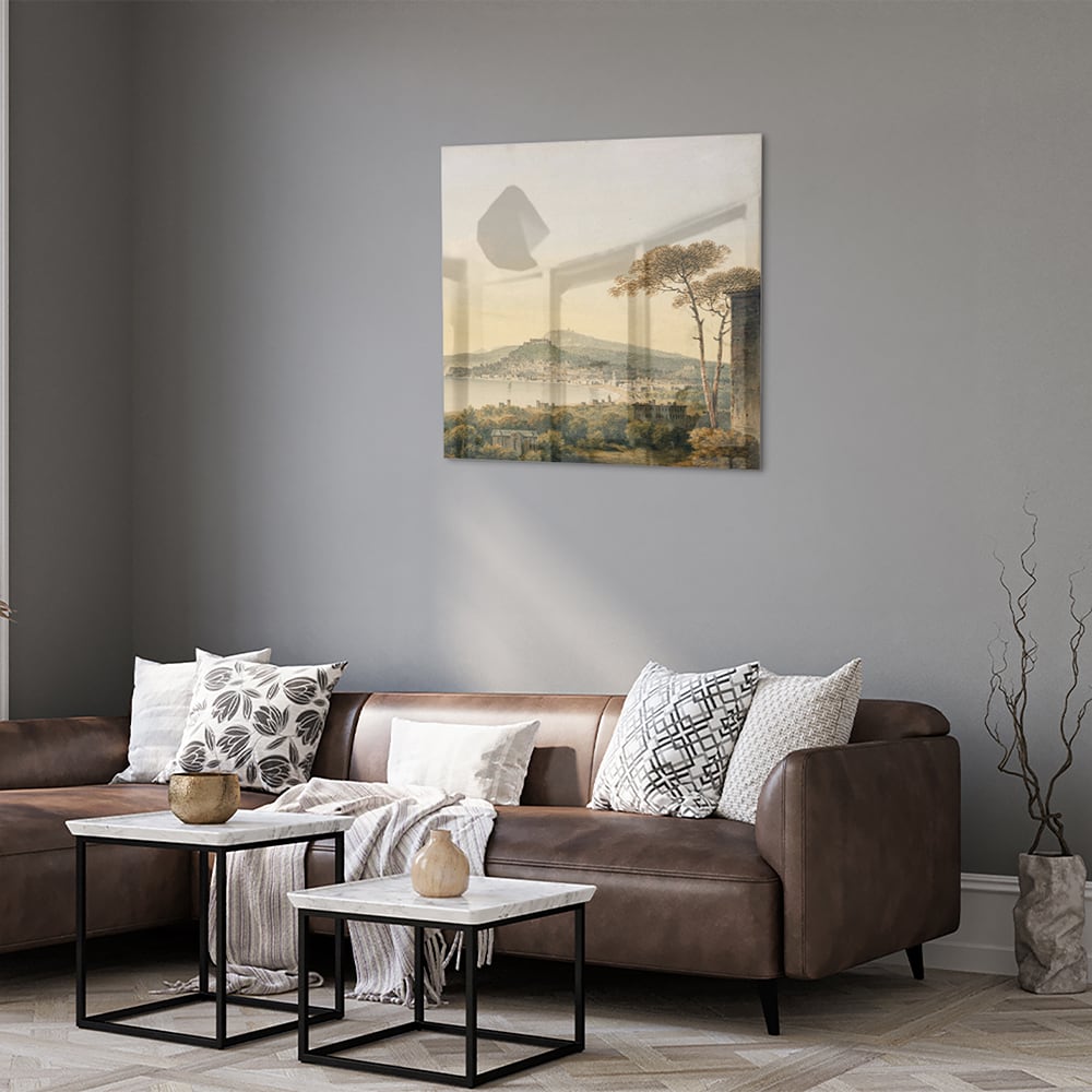 Glazenschilderij van een rustiek landschap met bergen en zonsopgang.