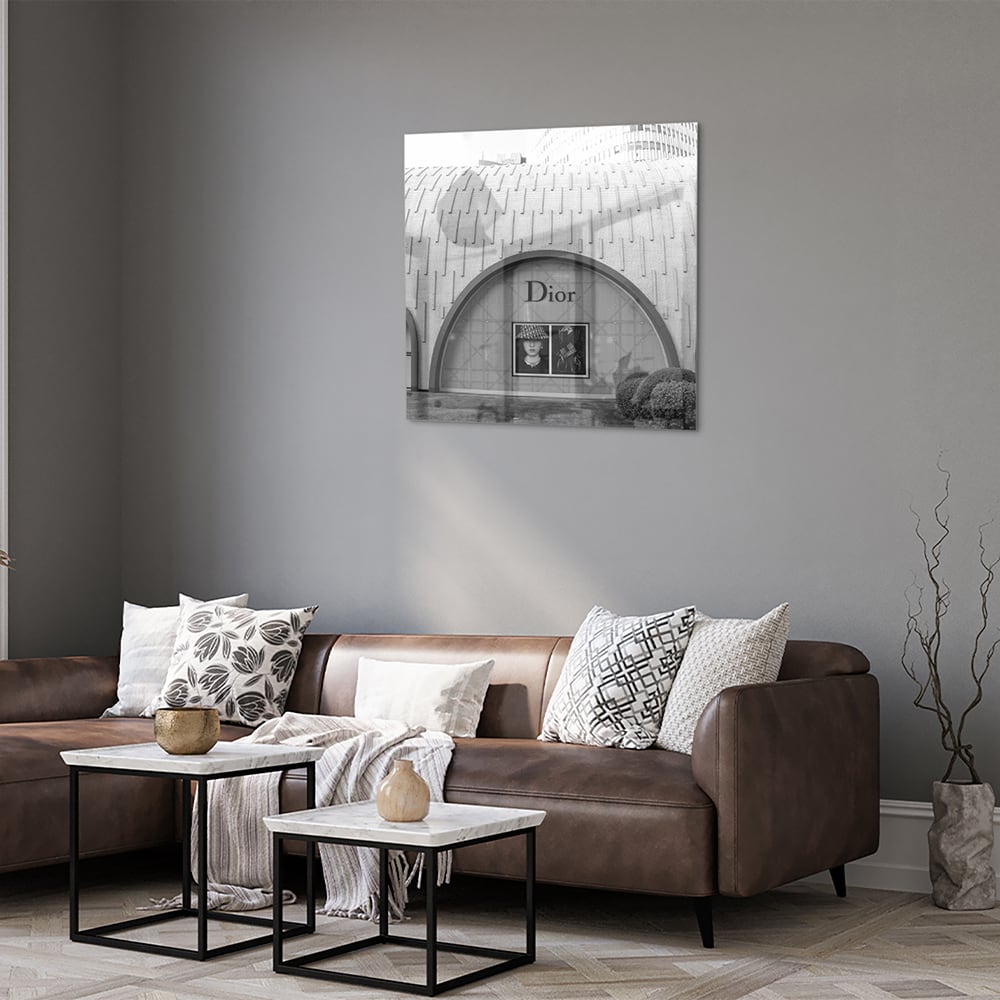 Glazen schilderij van de Dior etalage in zwart-wit, perfect voor interieurdecoratie