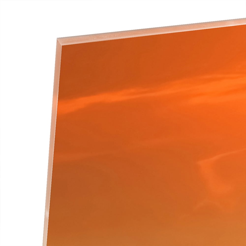 Glazen schilderij van twee cheeta's in een gouden savanne bij zonsondergang.