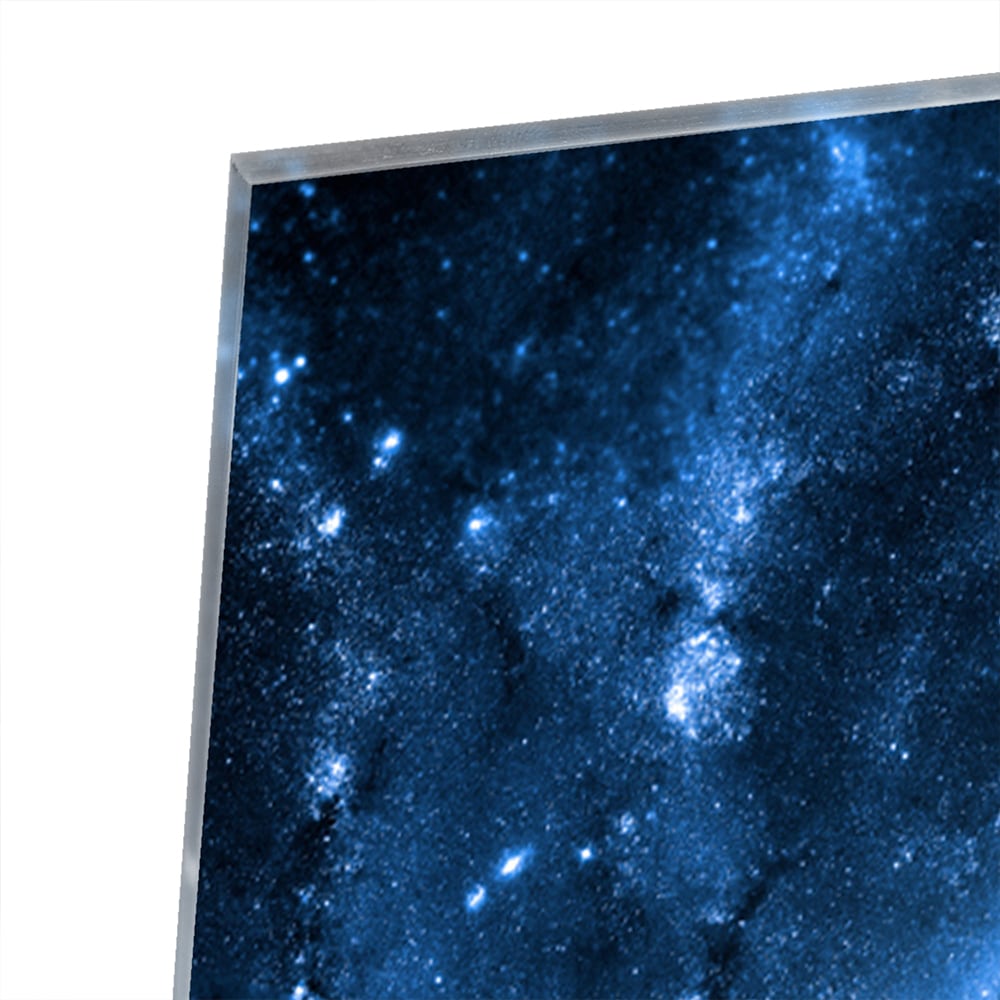 Glazen schilderij van het heelal met sterren en planeten, hangend aan de muur