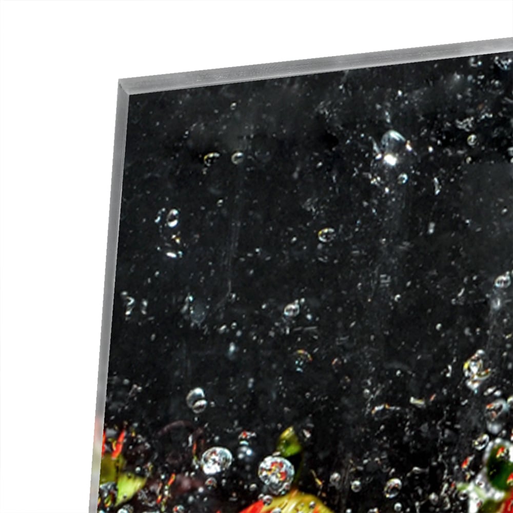 Glazen schilderij met kleurrijk fruit en sprankelend water
