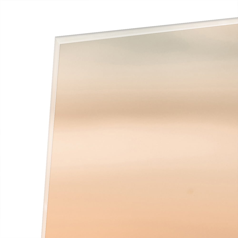 Glazen schilderij van een poppy veld bij zonsondergang, met warme kleuren.