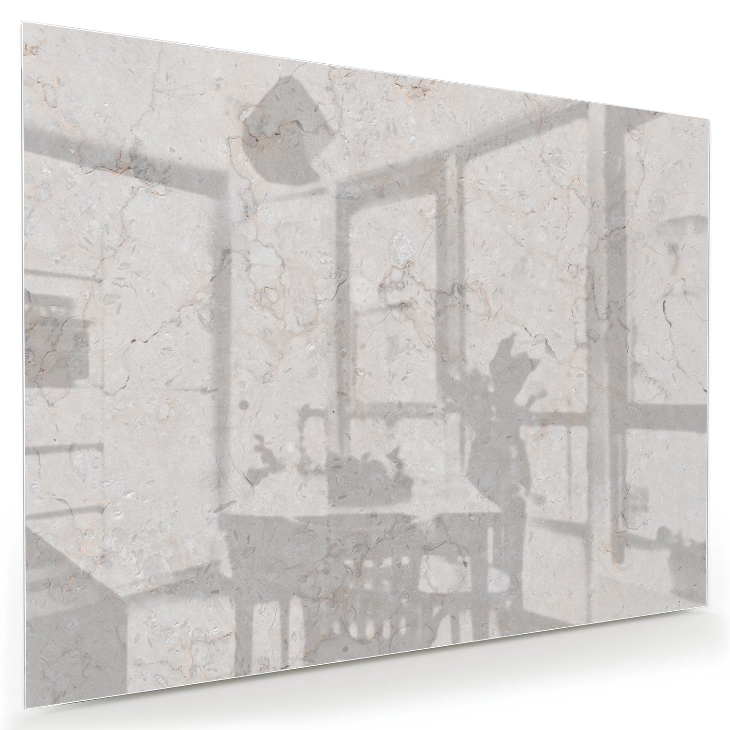 Abstract glazen schilderij met lichte marmerlook aan de muur in een modern interieur