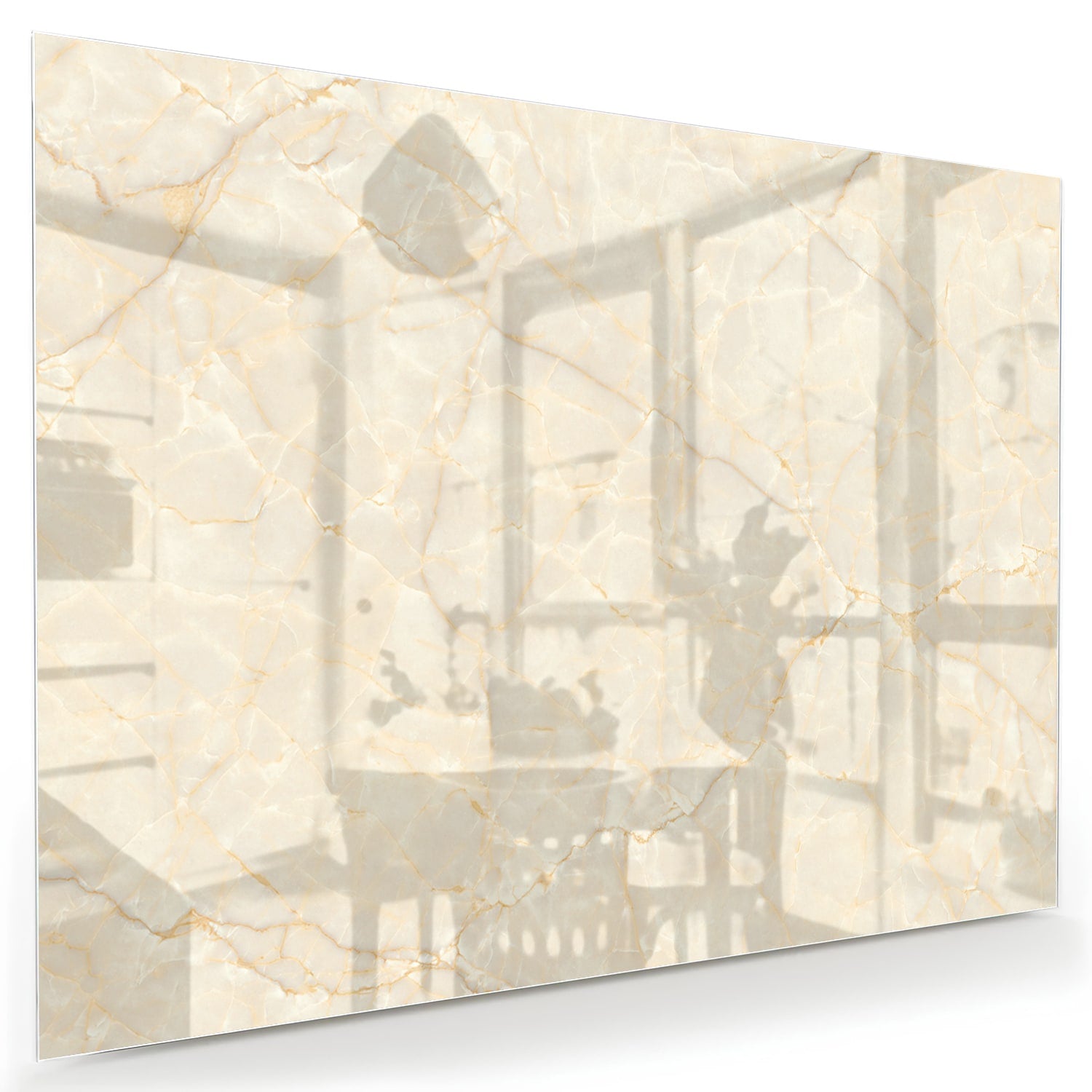 Glazen schilderij met marmer motief aan de muur boven een houten meubel.