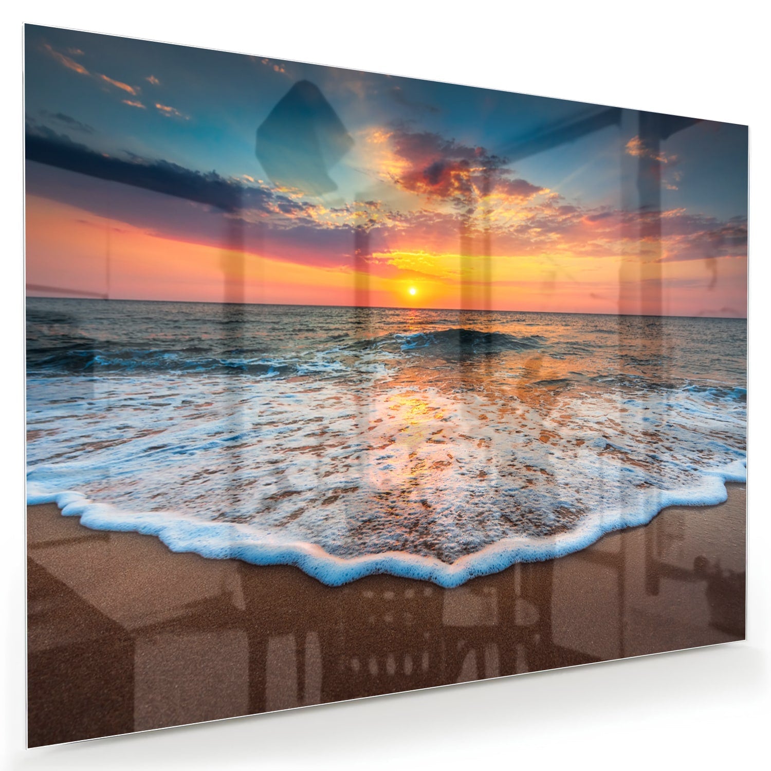 Glazen schilderij van een zonsondergang boven de zee met een warme kleurenpalet.