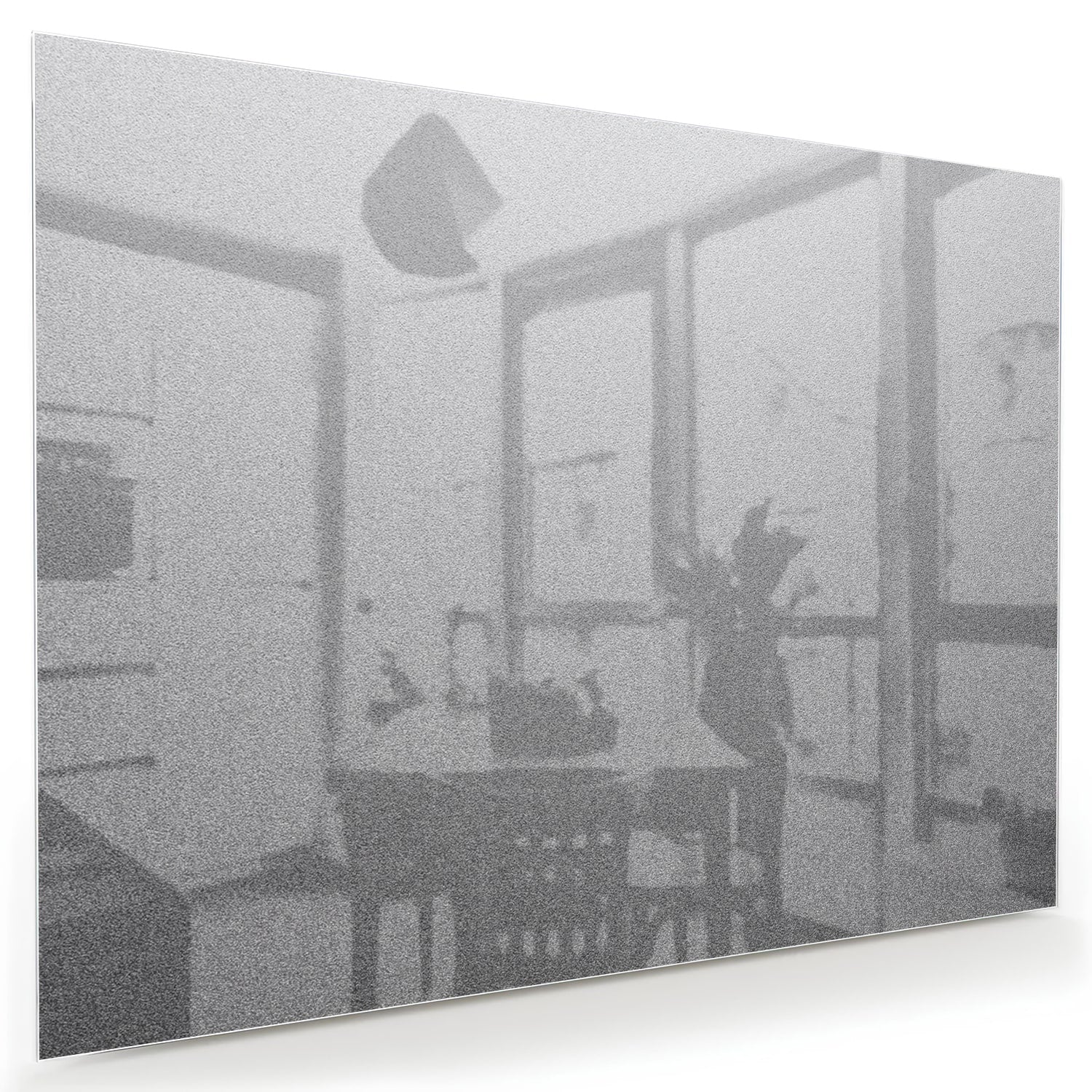 Minimalistisch glazen schilderij met reflecties, ideaal voor een modern interieur