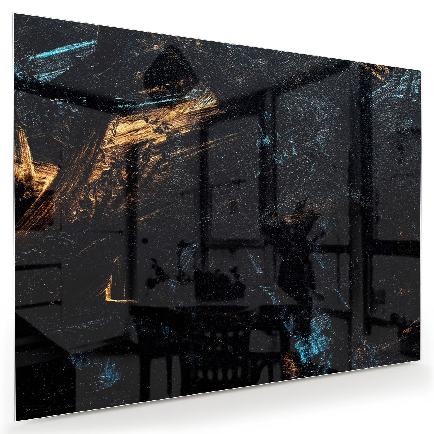 Abstract glazen schilderij met gouden en zwarte accenten aan de muur.