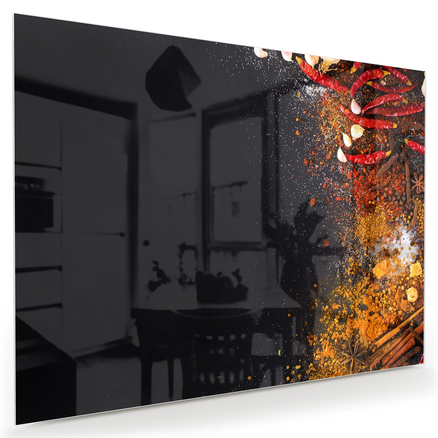 Abstract glazen schilderij met warme kleuren hangt aan de muur