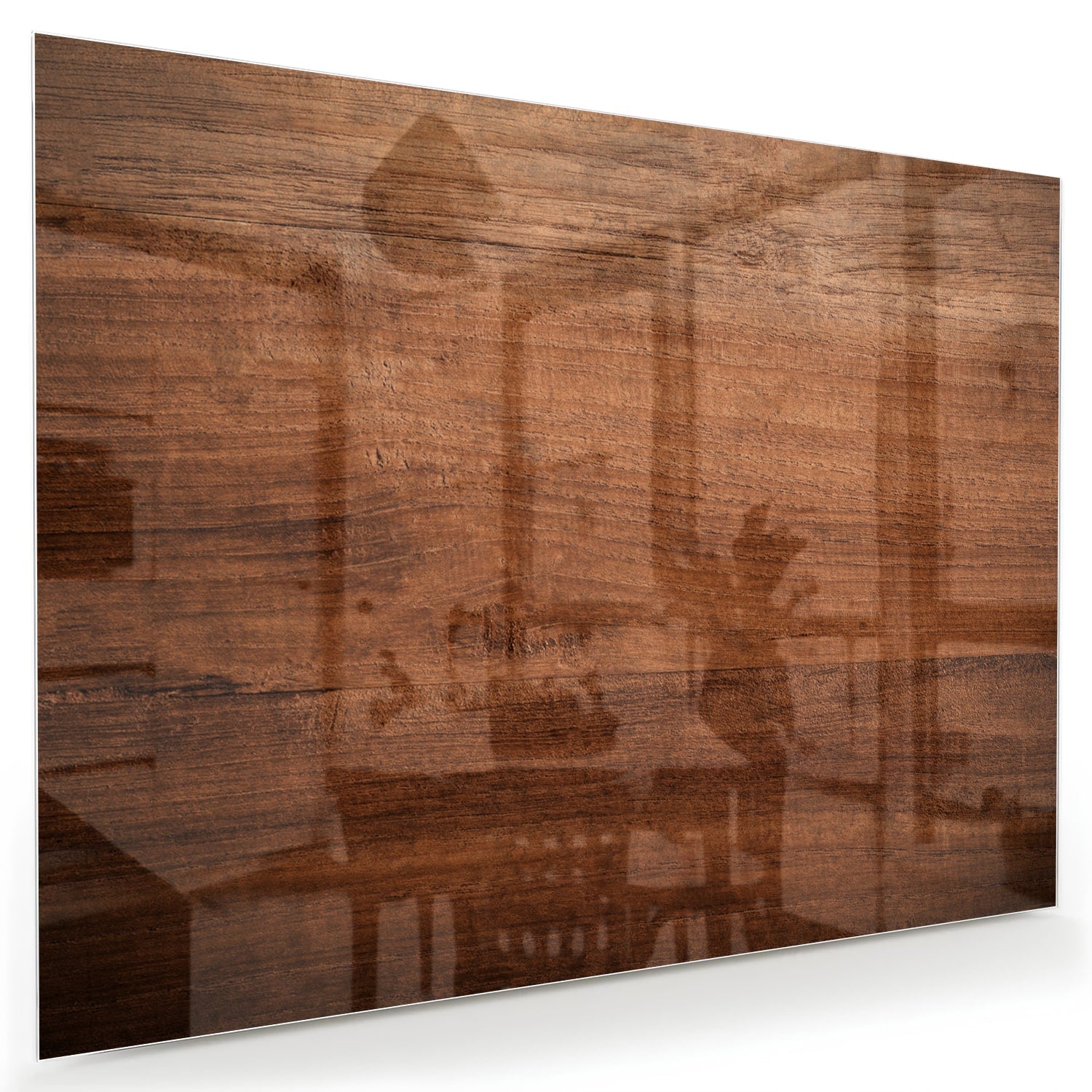 Glazen schilderij in warme houttint hangt boven een moderne kast in een woonkamer.