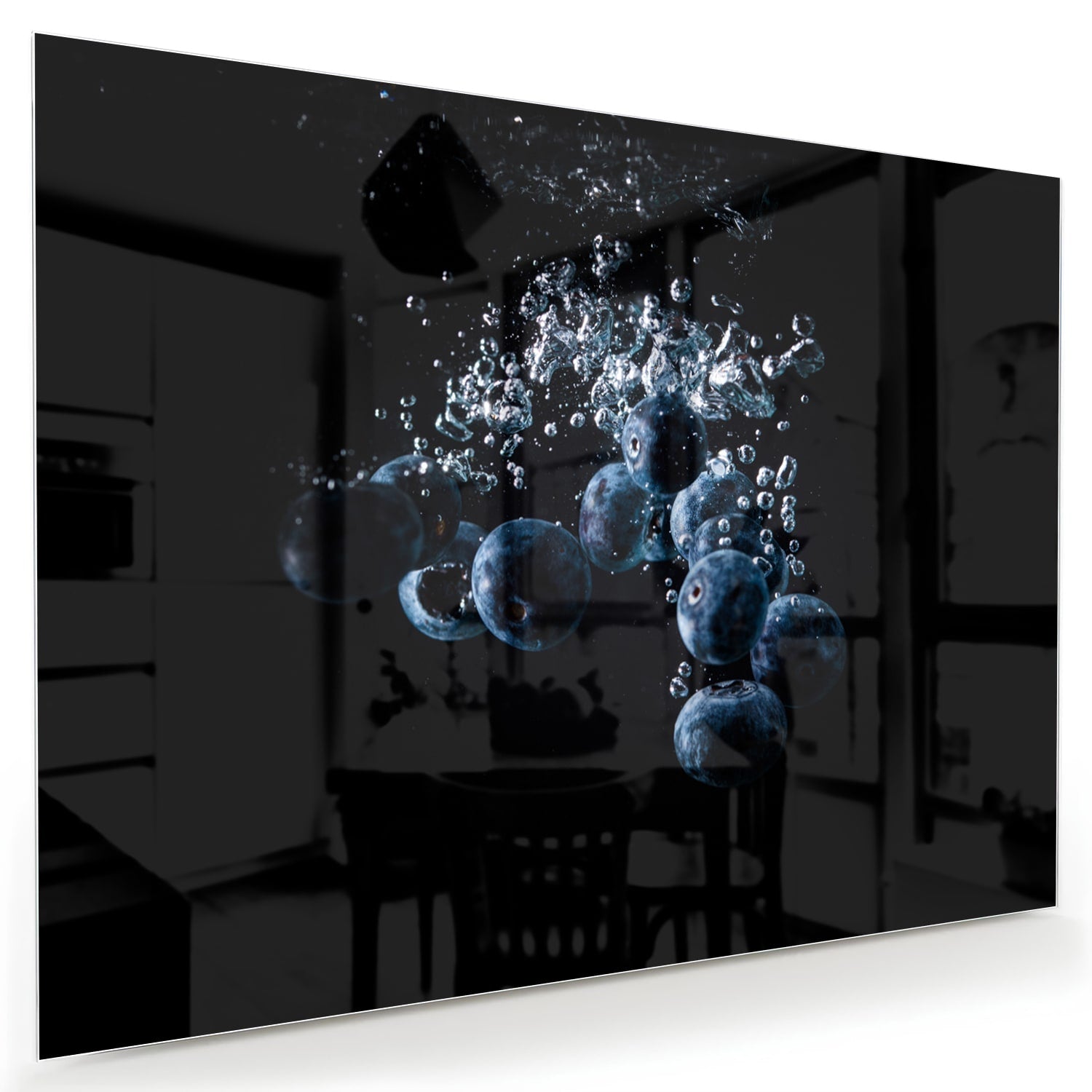Abstract glazen schilderij met luchtbellen in zwart water