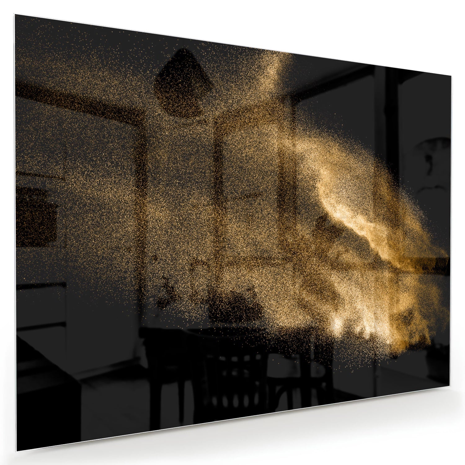 Glazen schilderij met een gouden hand op een zwarte achtergrond.