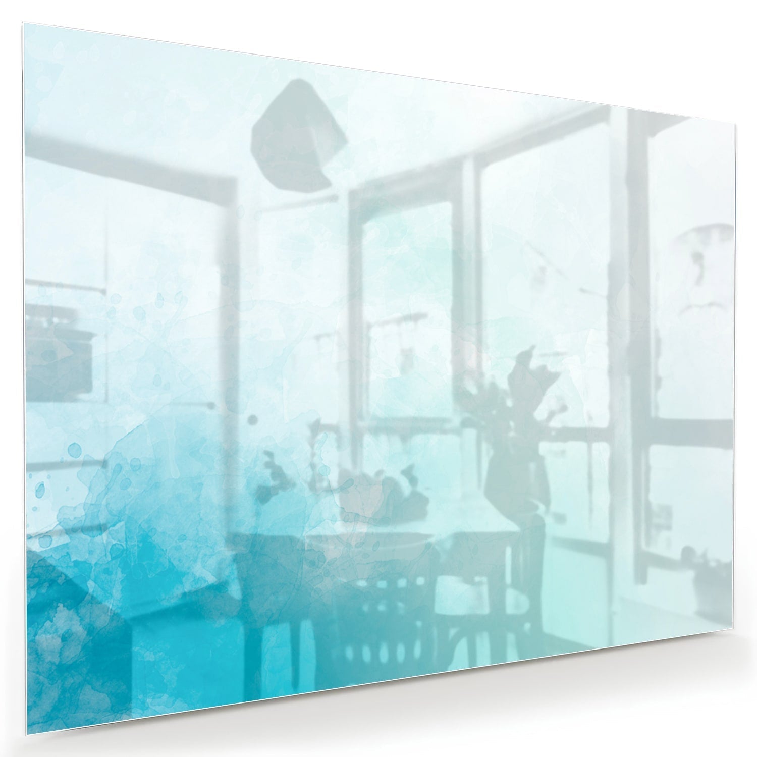 Abstract glazen schilderij met blauwe en turquoise tinten aan de muur.