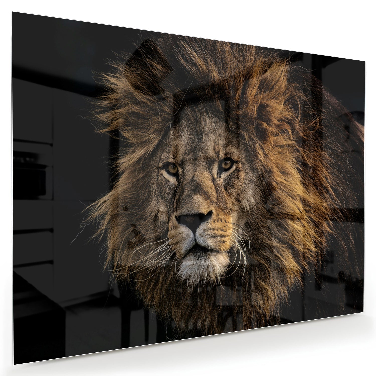 Glazen schilderij van een leeuw met een krachtige uitstraling