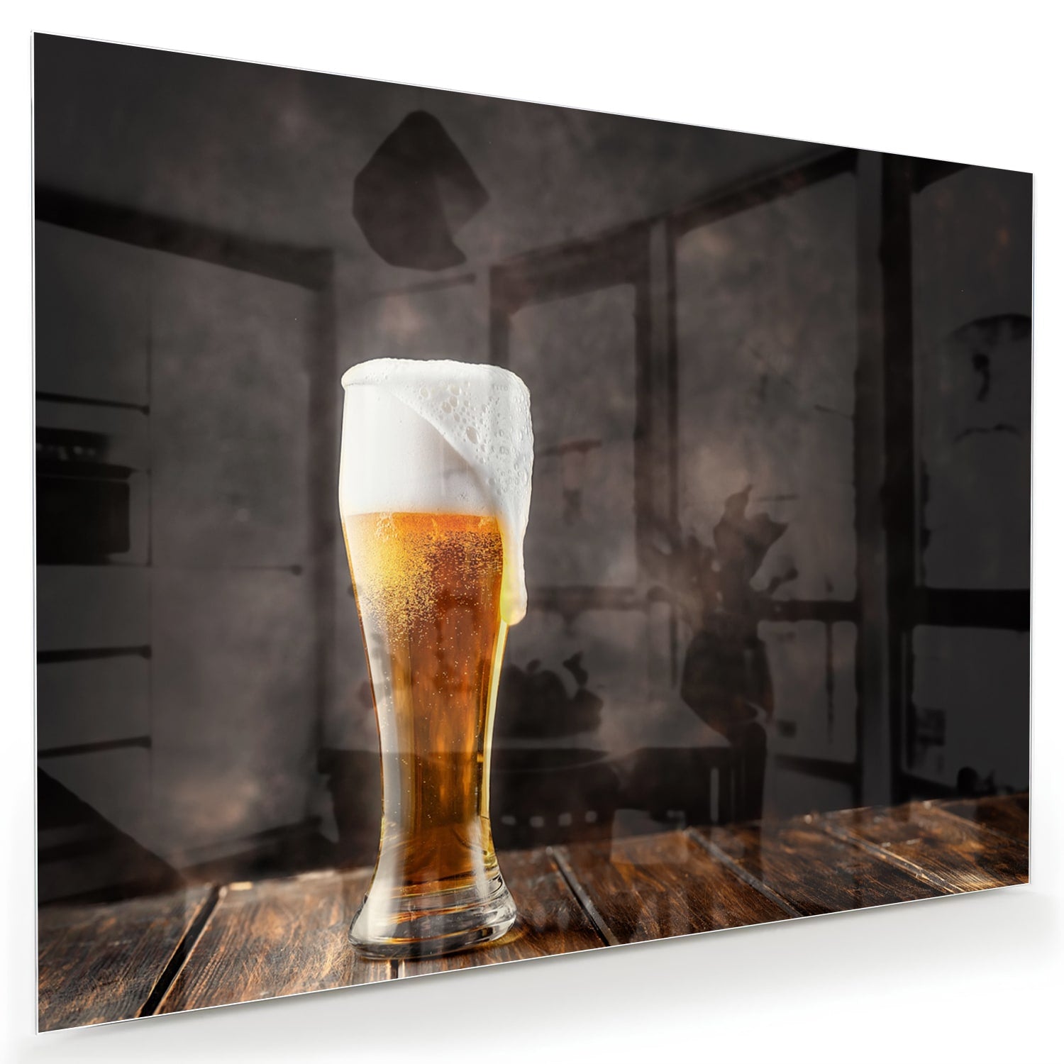 Glazen schilderij van een biertje op houten ondergrond
