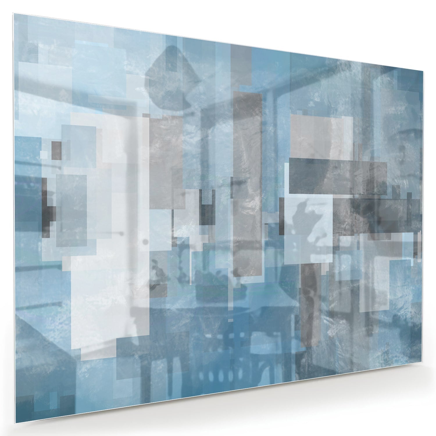 Abstract glas schilderij met blauwe en grijze tinten aan de muur