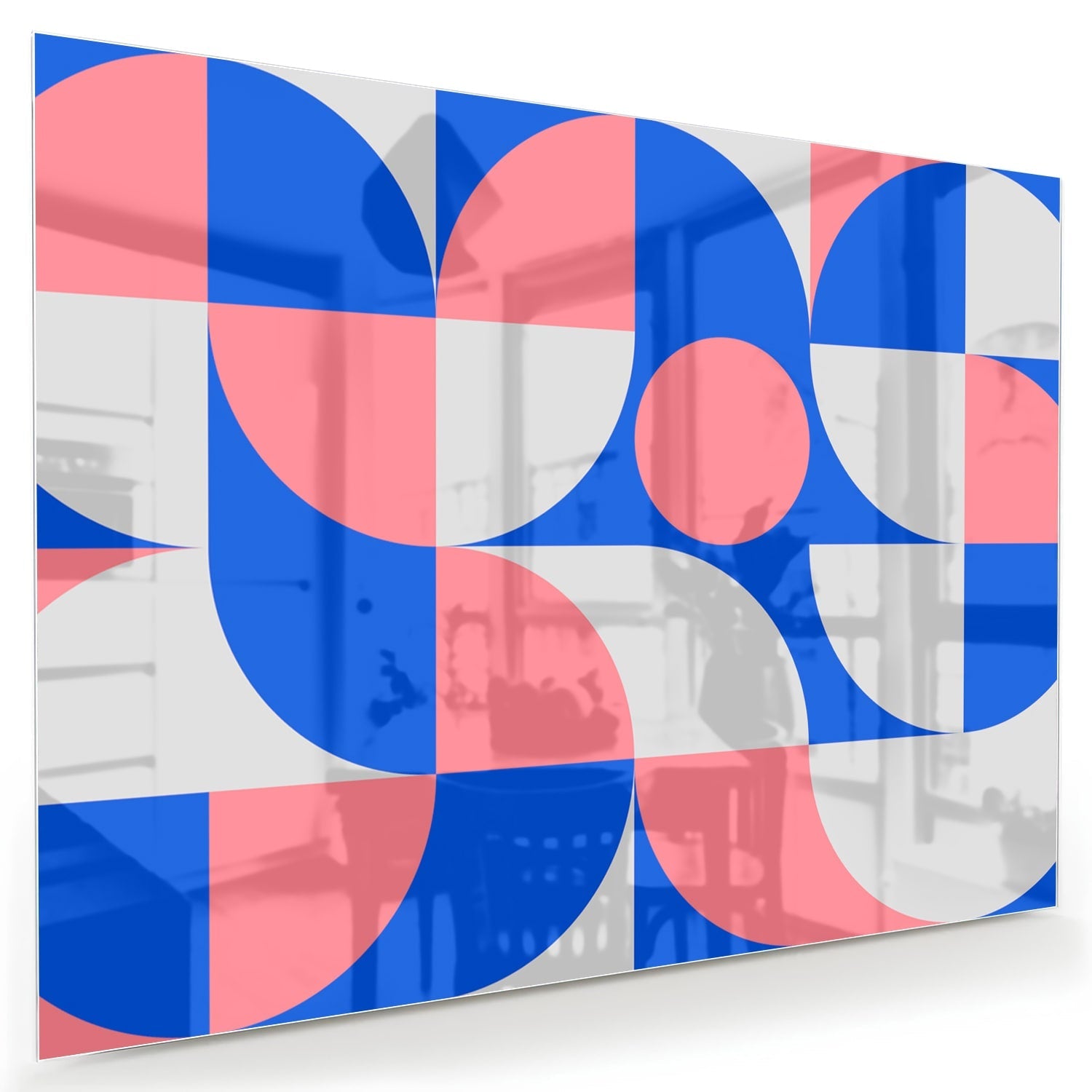 Abstract glazen schilderij met vormen in blauw en roze, perfect voor wanddecoratie.