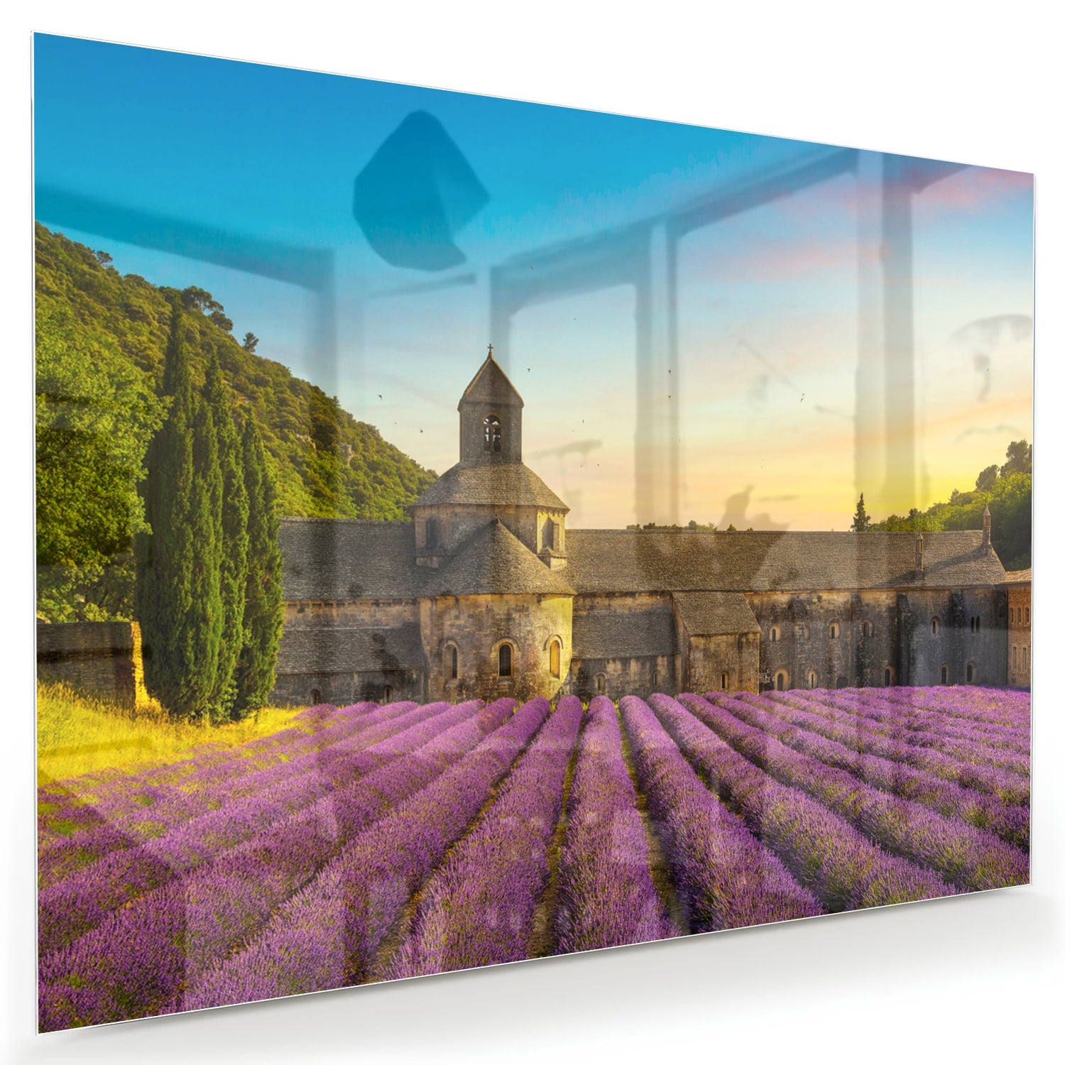 Glazen schilderij van lavendelvelden en een klooster in de Provence