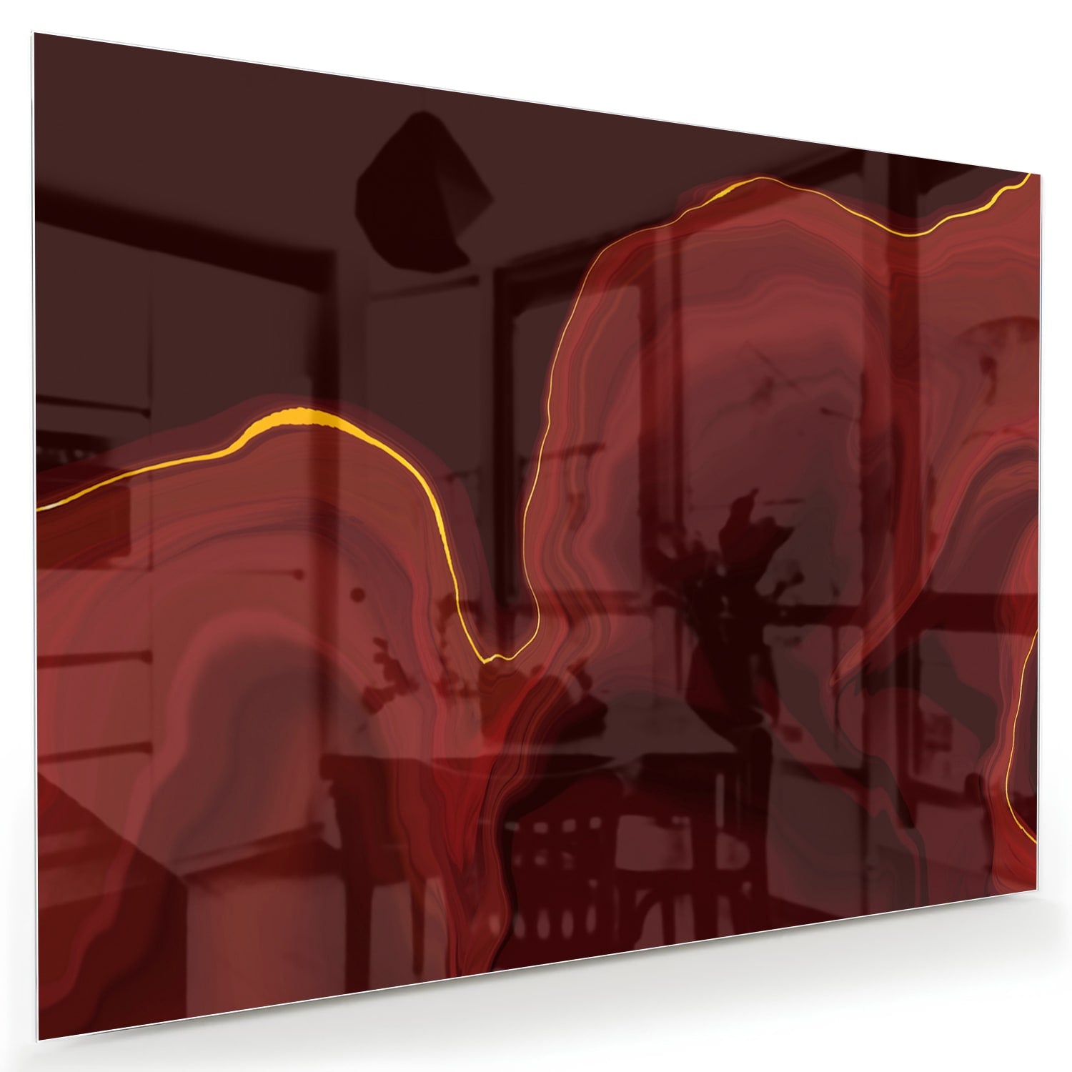 Abstract glazen schilderij met warme roodtinten aan de muur