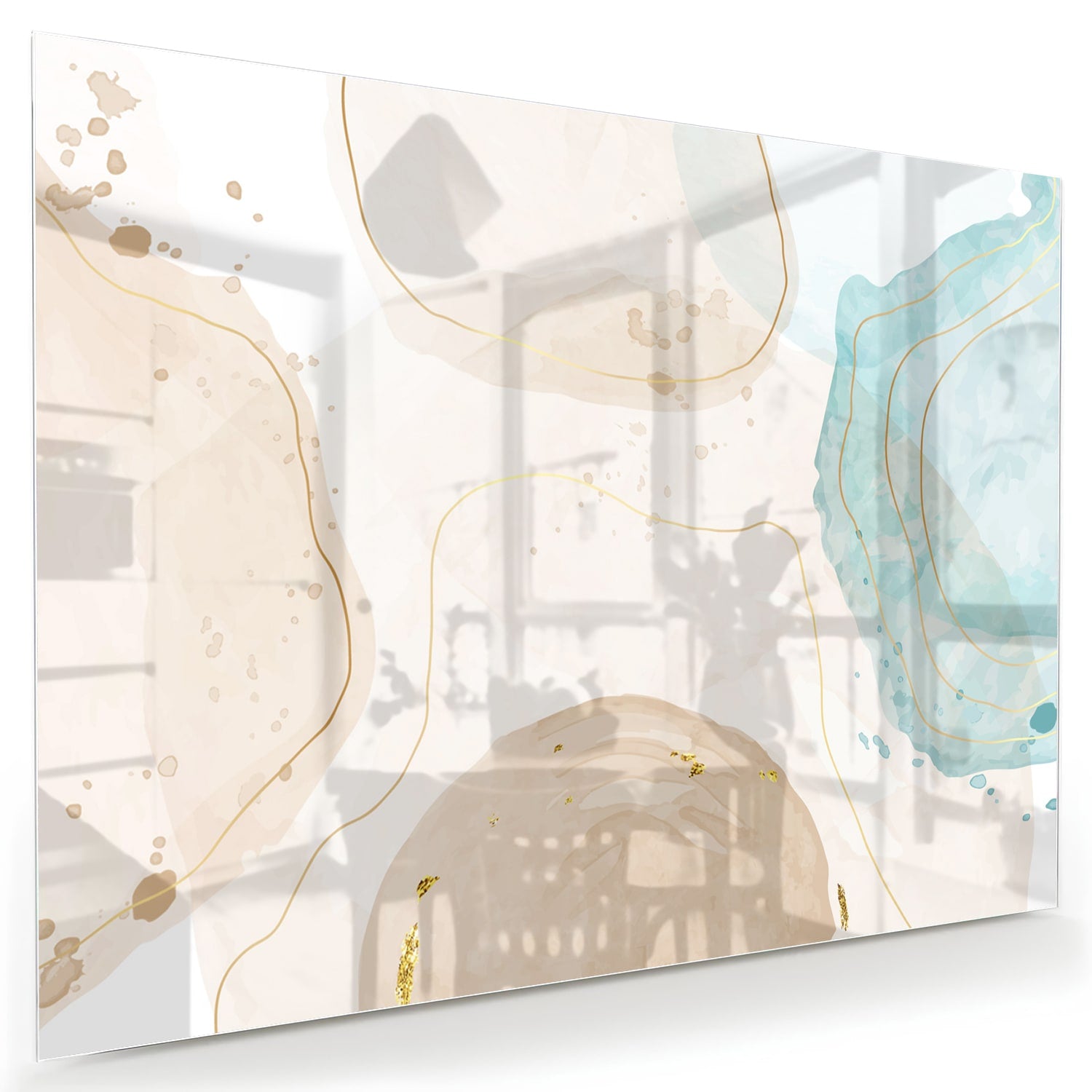Elegante glazen schilderij met aqua en gouden tinten aan de muur.