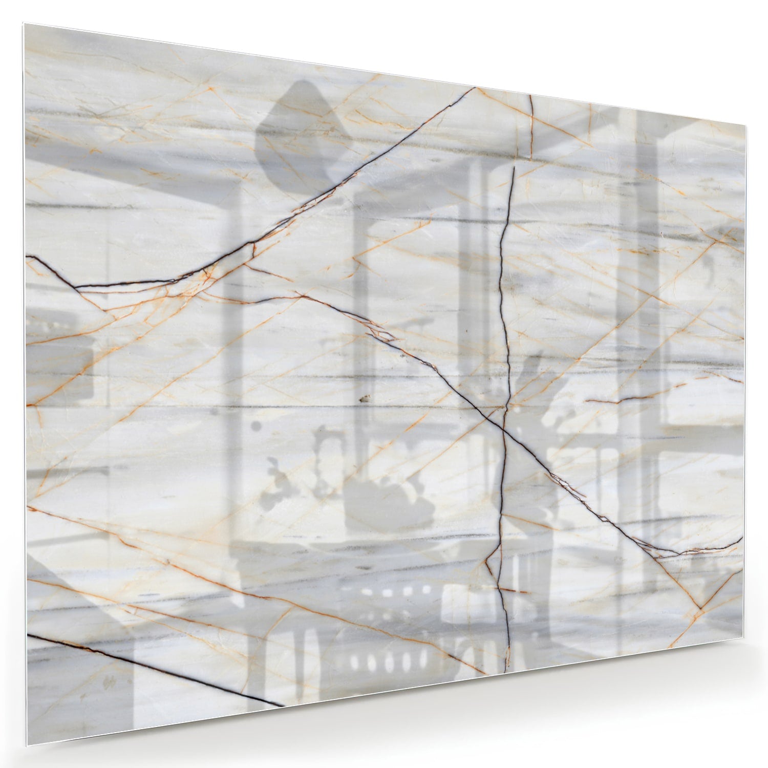 Elegante glazen schilderij met marmerpatroon en gouden lijnen in een moderne woonkamer.