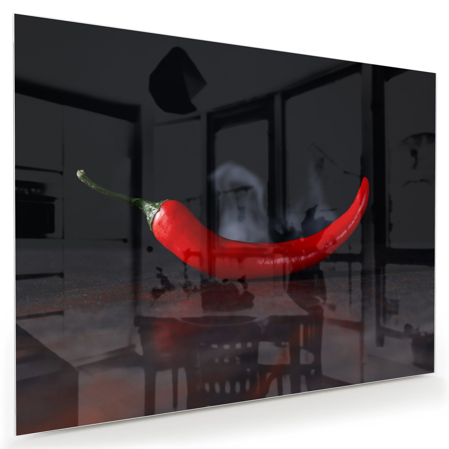 Glazen schilderij met een dieprode peper op zwarte achtergrond.