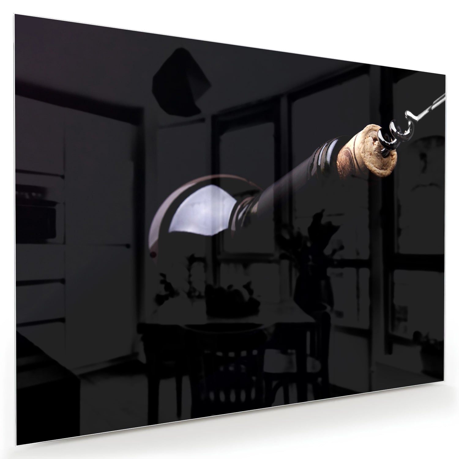 Glazen schilderij met handvat in een modern interieur.
