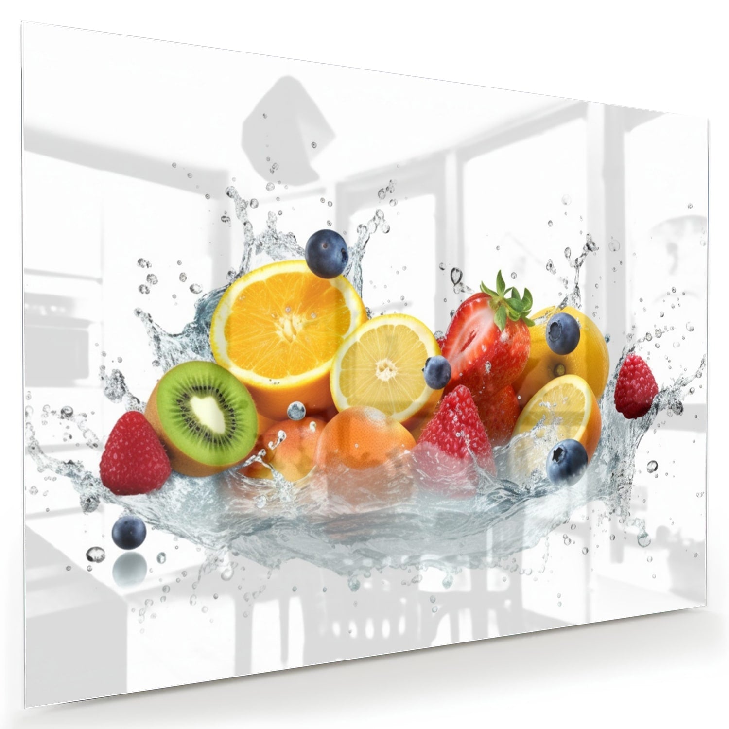 Glazen schilderij van een kleurrijke fruitcompositie aan een muur.