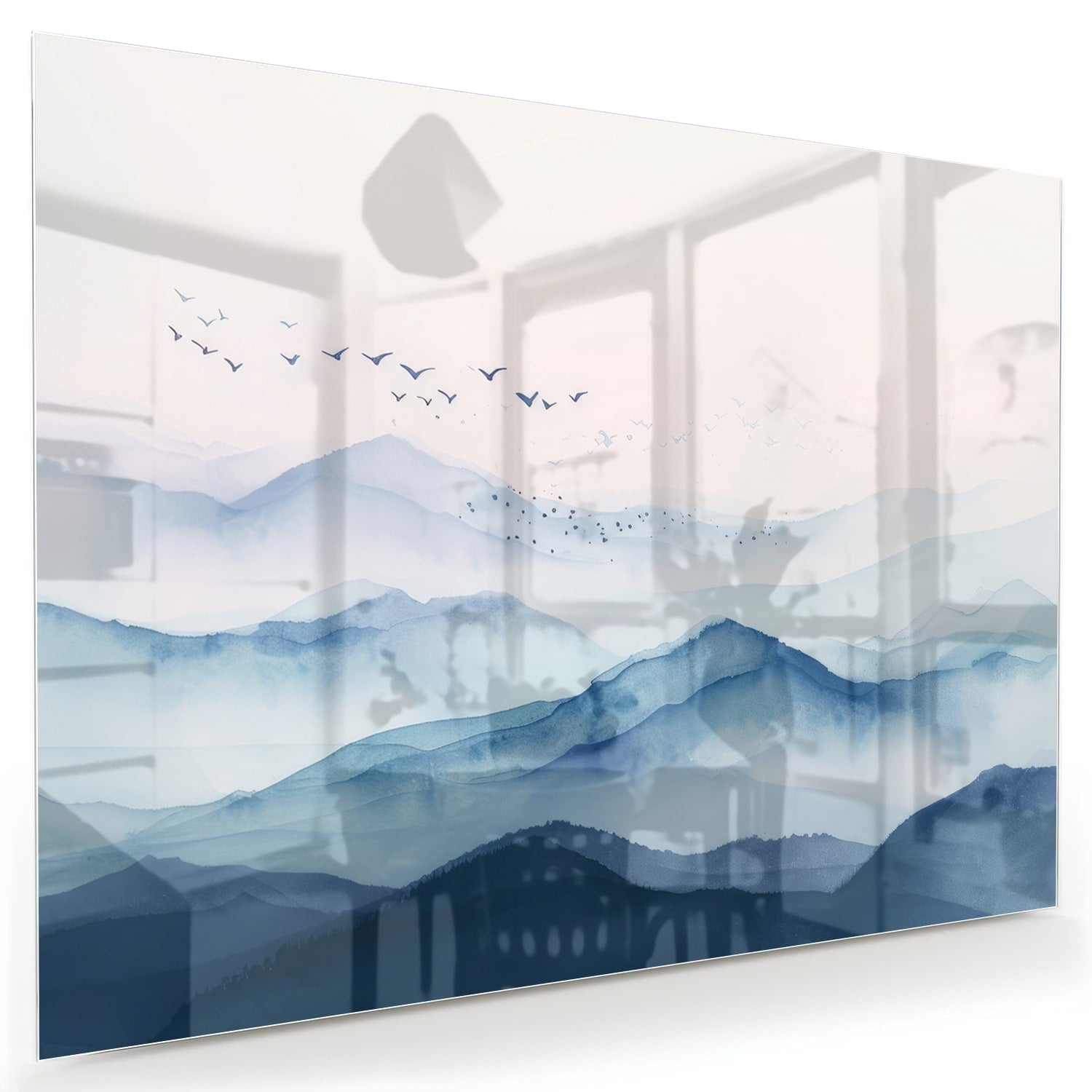 Glazen schilderij met blauwe bergen en pastelhemel, ideaal voor wanddecoratie.