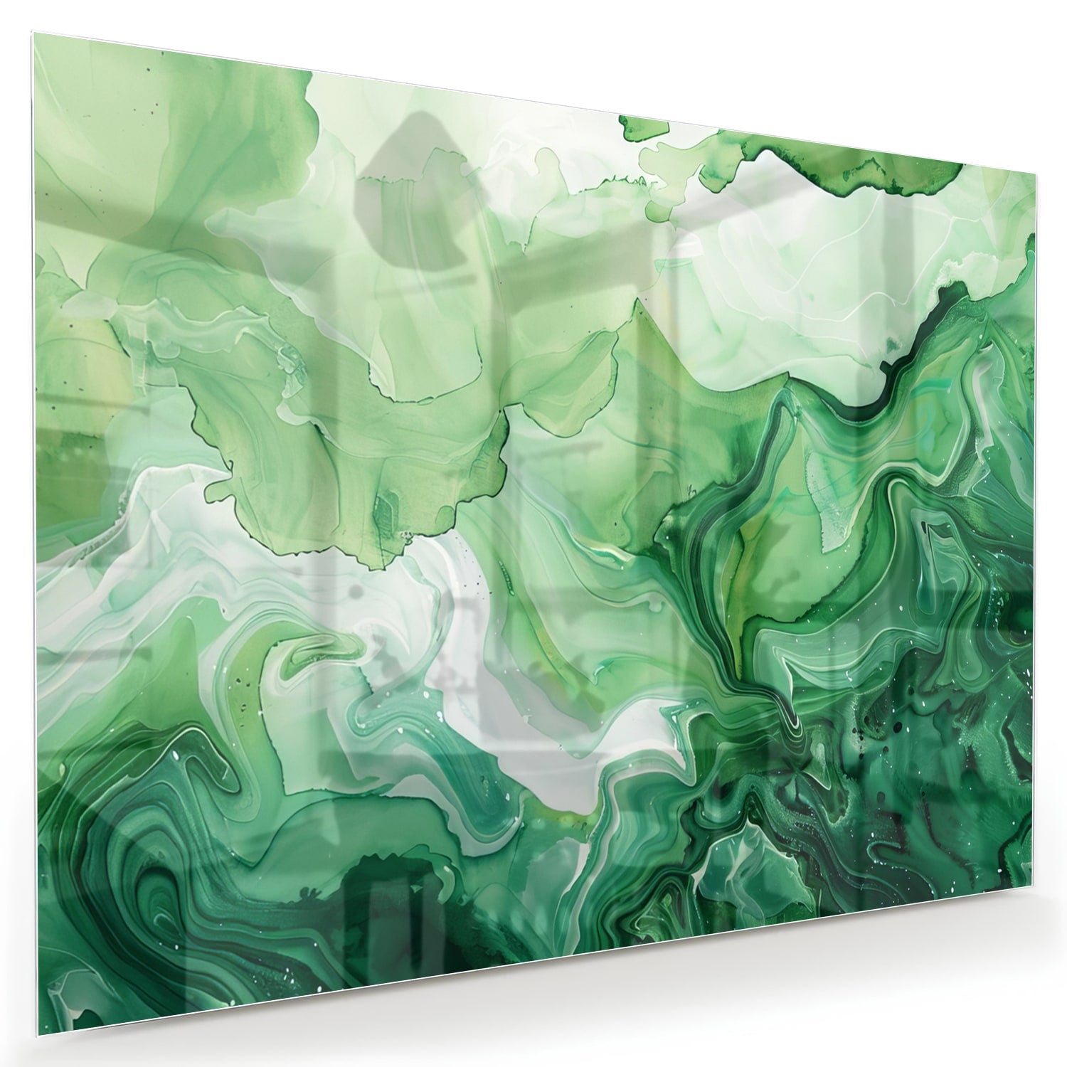 Een groen marmeren glazen schilderij dat hangt boven een kast in een moderne woonkamer.