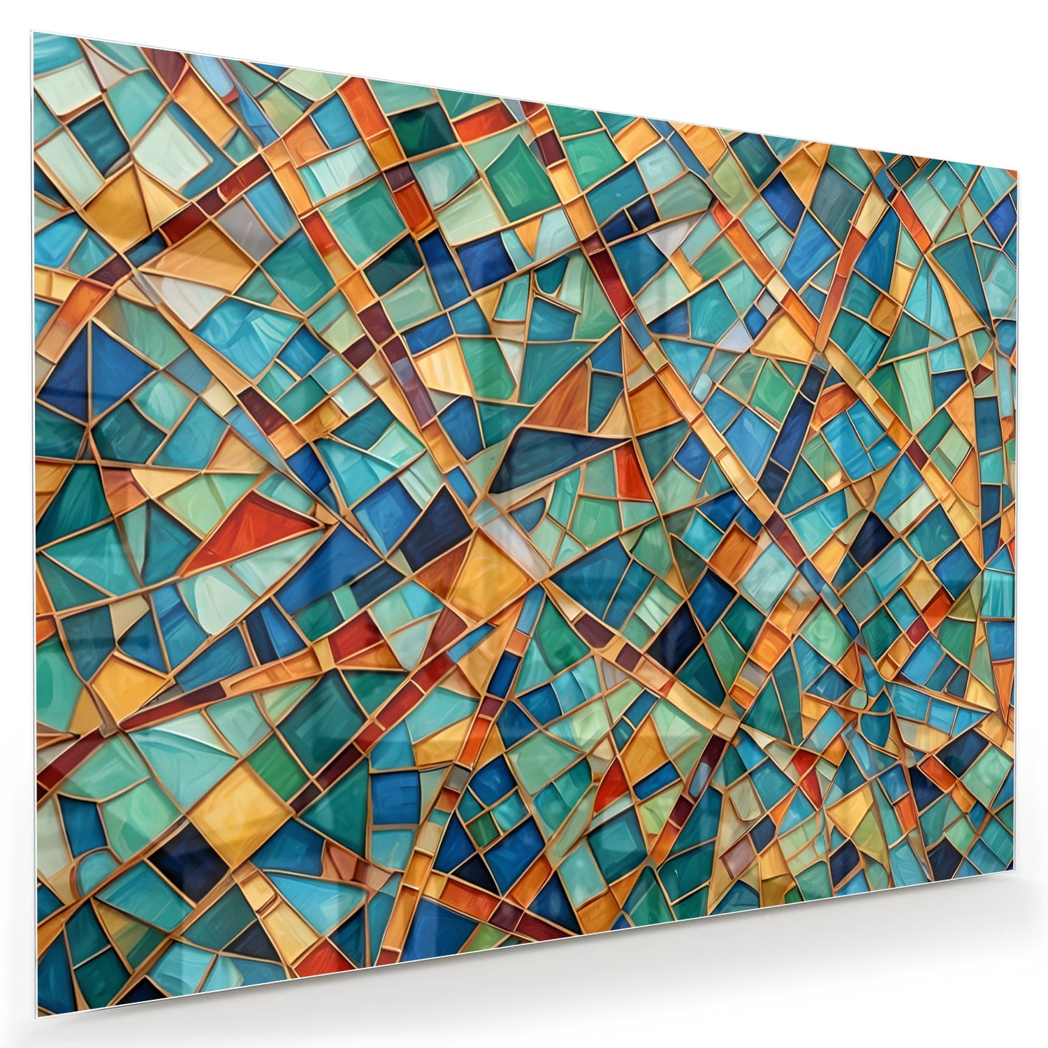 Kleurrijk abstract glazen schilderij aan de muur boven een houten meubel.