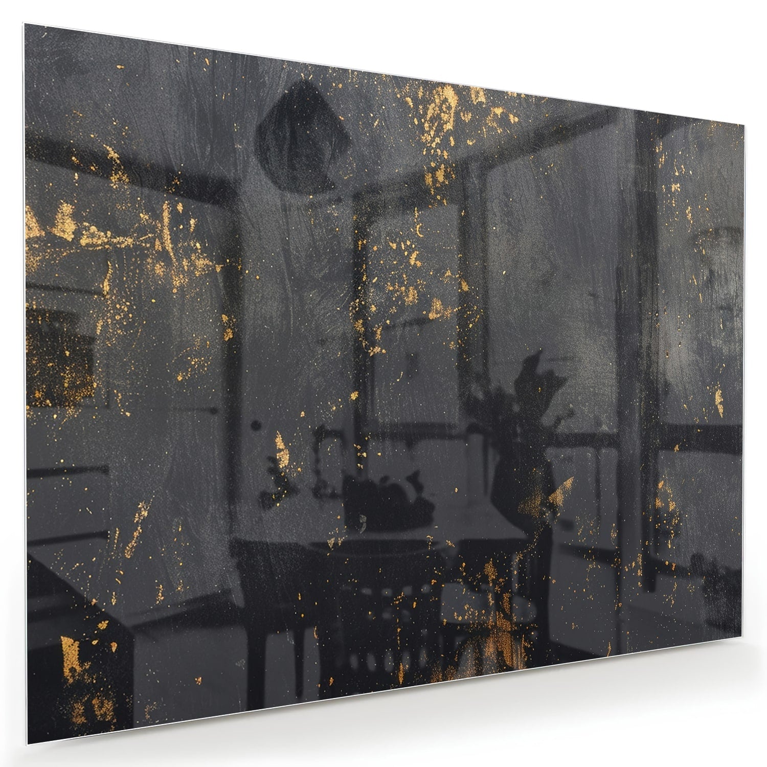 Glazen schilderij met een zwart oppervlak en gouden accenten hangt aan de muur in een moderne woonkamer.