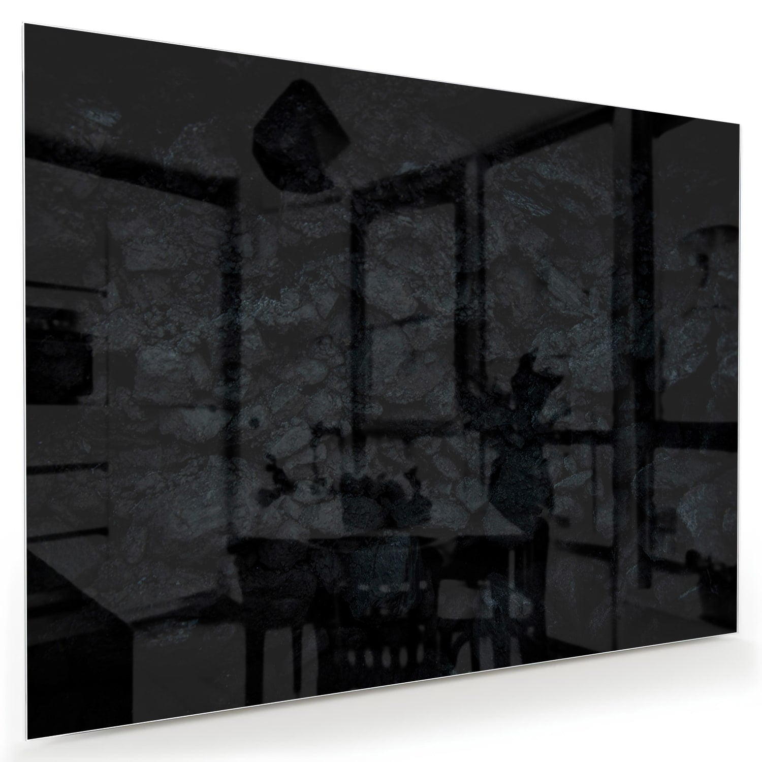 Moderne glazen schilderij met abstracte schakeringen aan de muur in een lichte kamer.