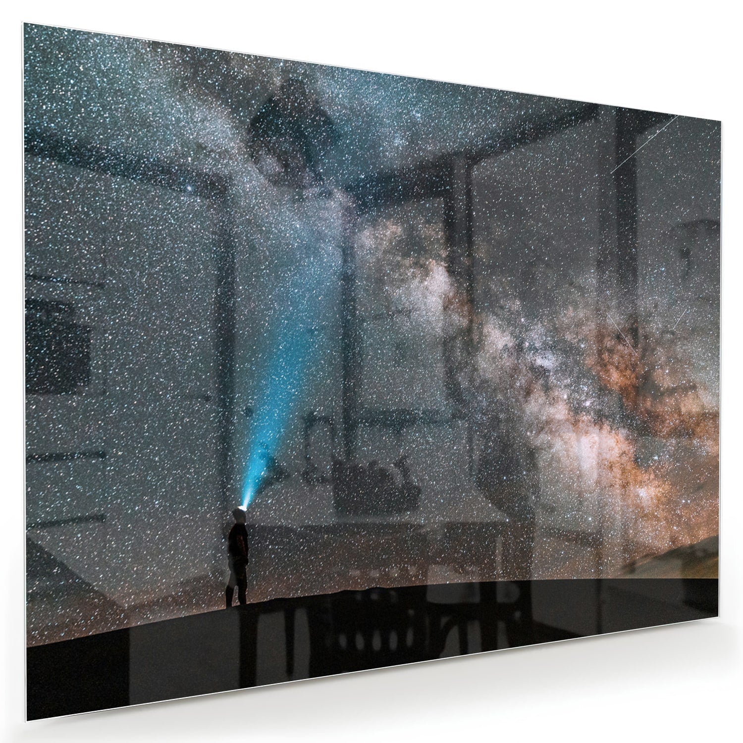 Glazen schilderij van een sterrenhemel met een lichtstraal.