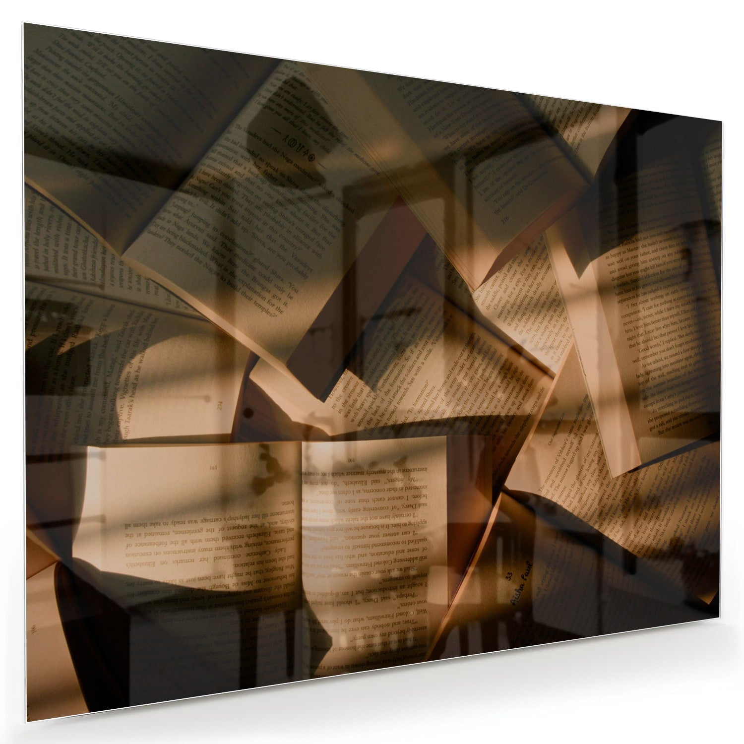 Glazen schilderij met abstracte vormen in moderne woonkamer