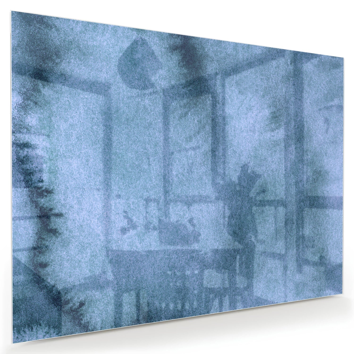 Blauw glazen schilderij aan de muur boven een houten kast in een elegant interieur.