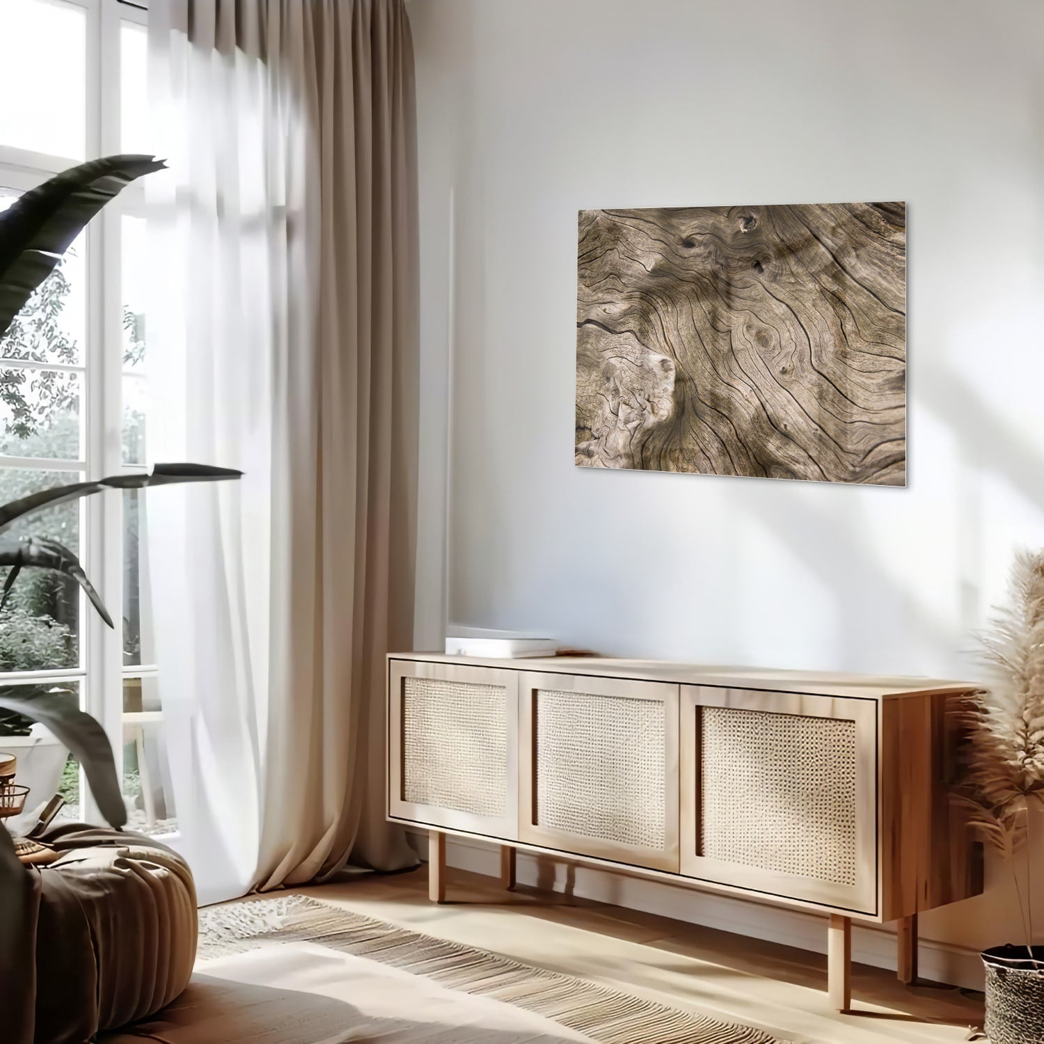 Glazen schilderij met een stijlvolle houtnerf op een witte muur.