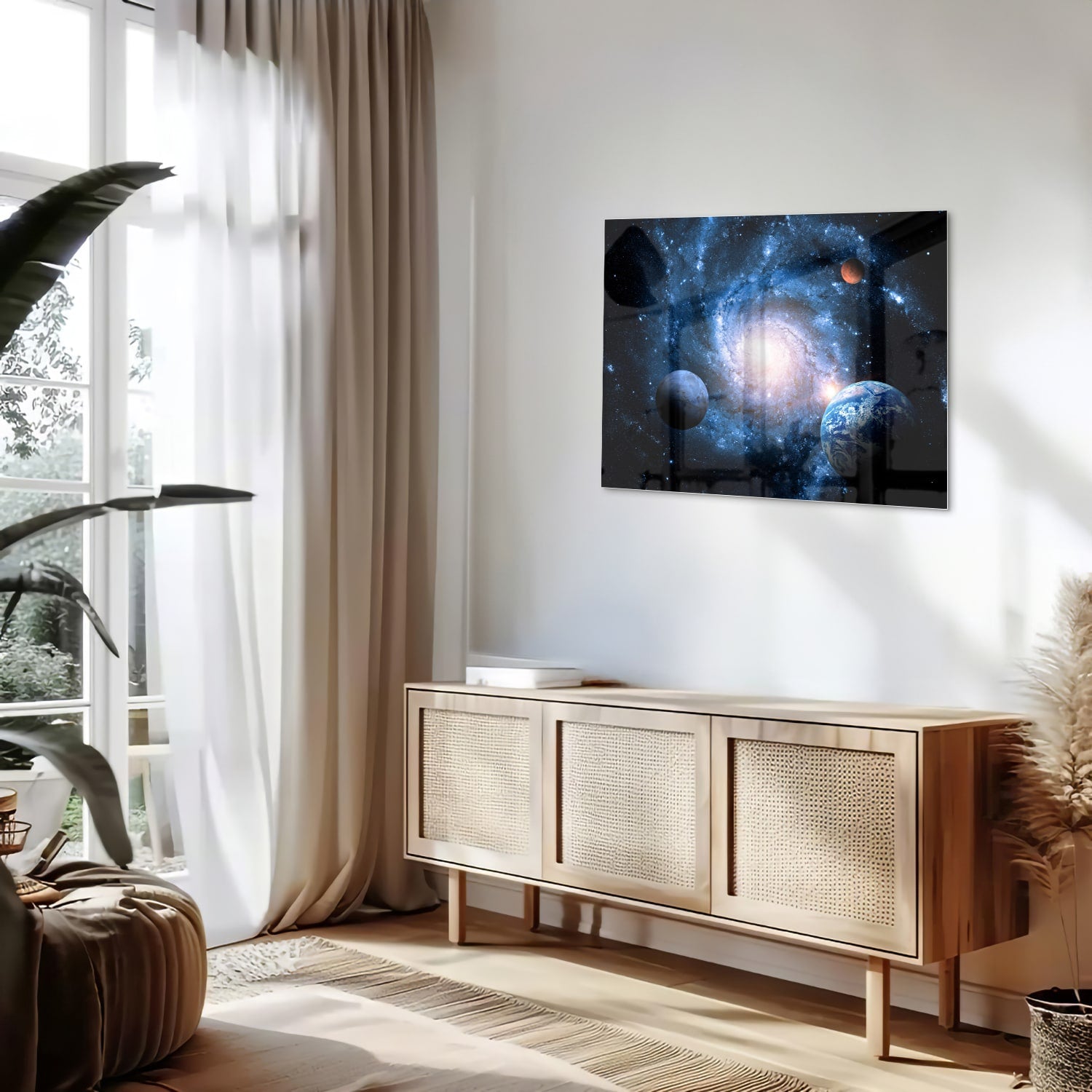 Glazen schilderij van het heelal met sterren en planeten, hangend aan de muur