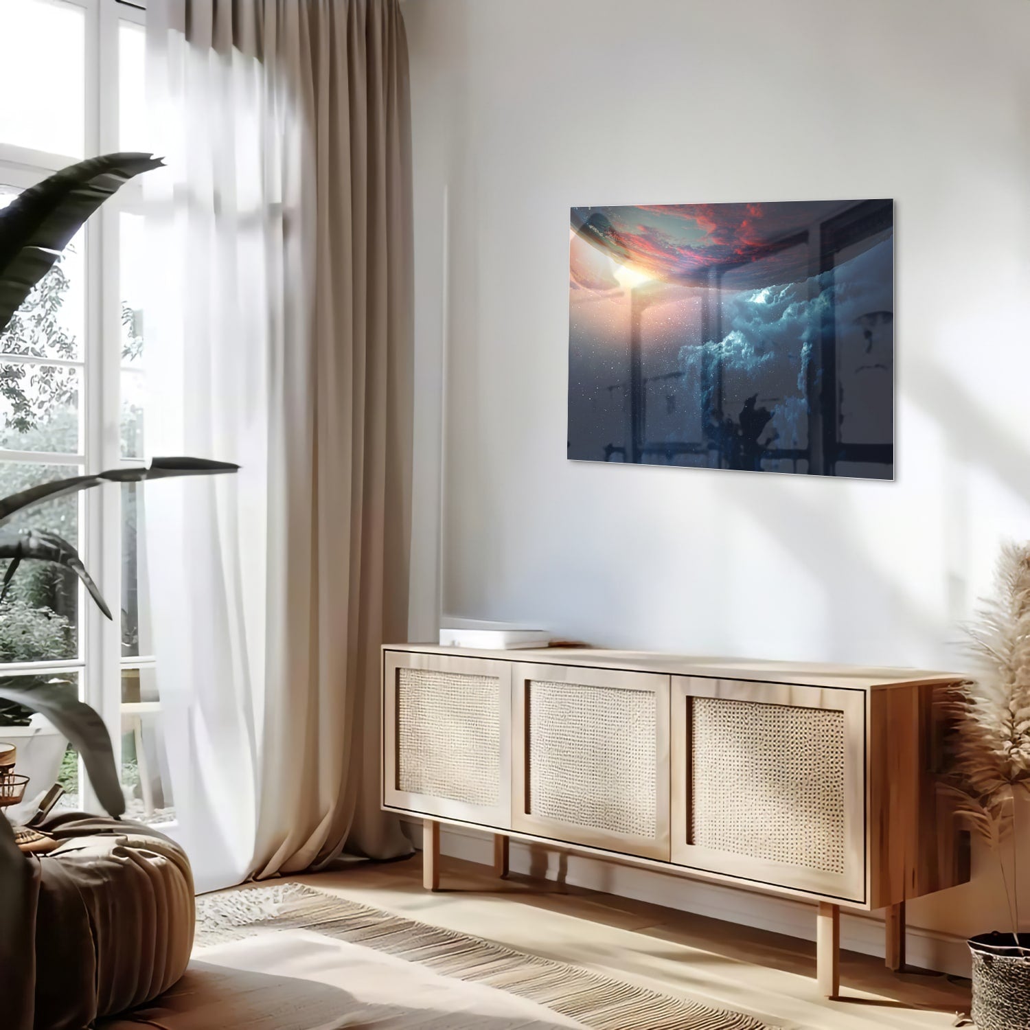 Glazen schilderij met een kosmisch uitzicht en kleurrijke lucht in woonkamer.