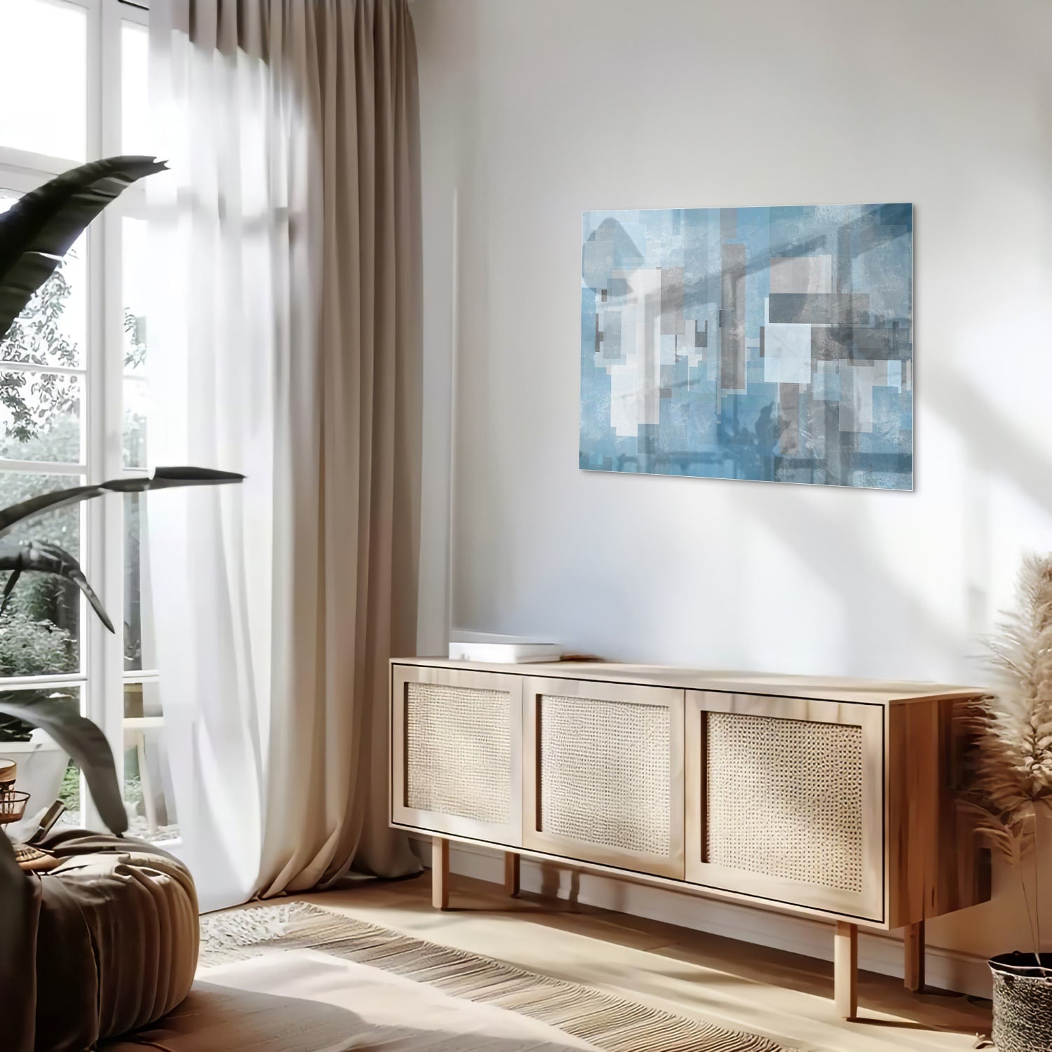 Abstract glas schilderij met blauwe en grijze tinten aan de muur