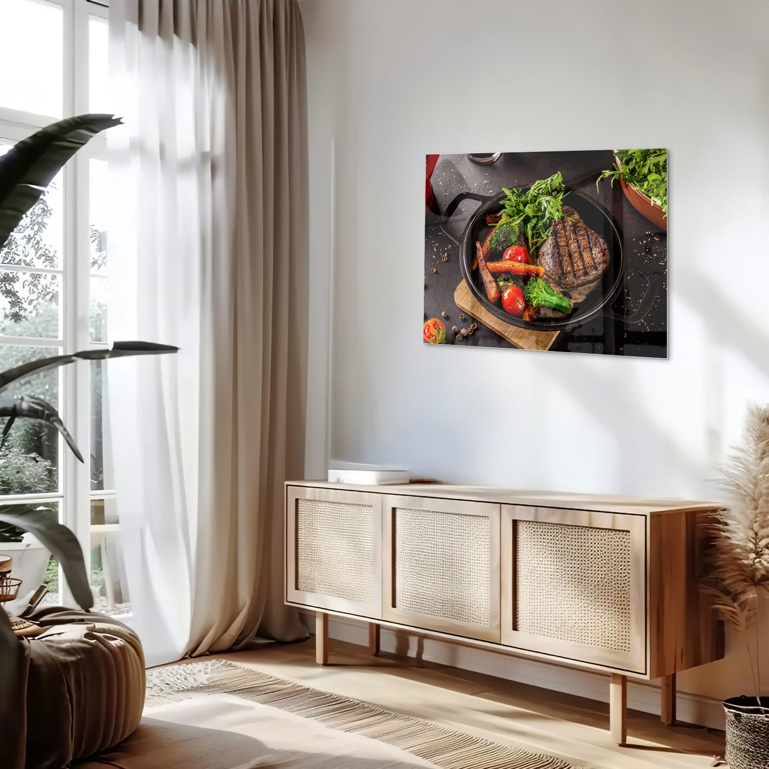 Glazen schilderij met een gegrilde steak en verse groenten in een pan
