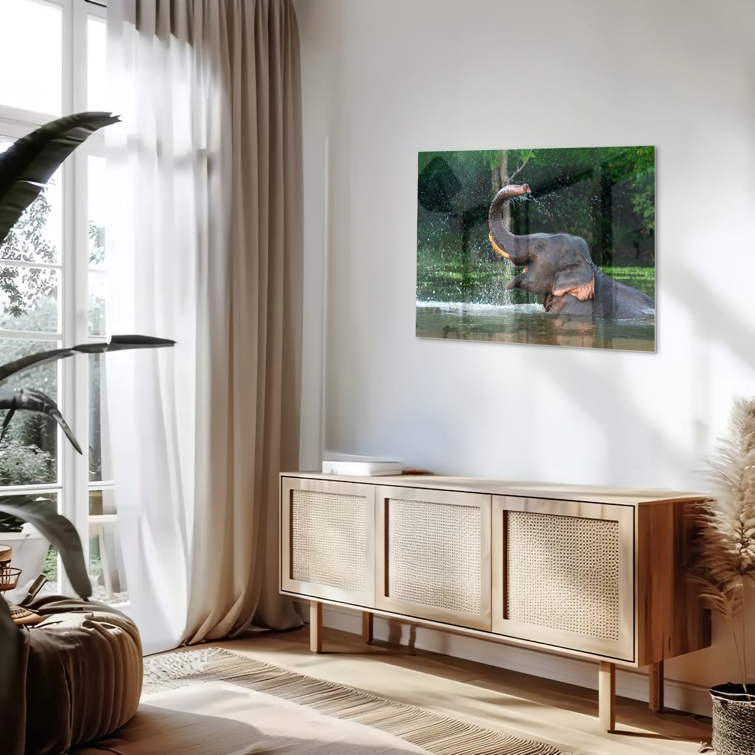 Glazen schilderij van een olifant die speelt in het water