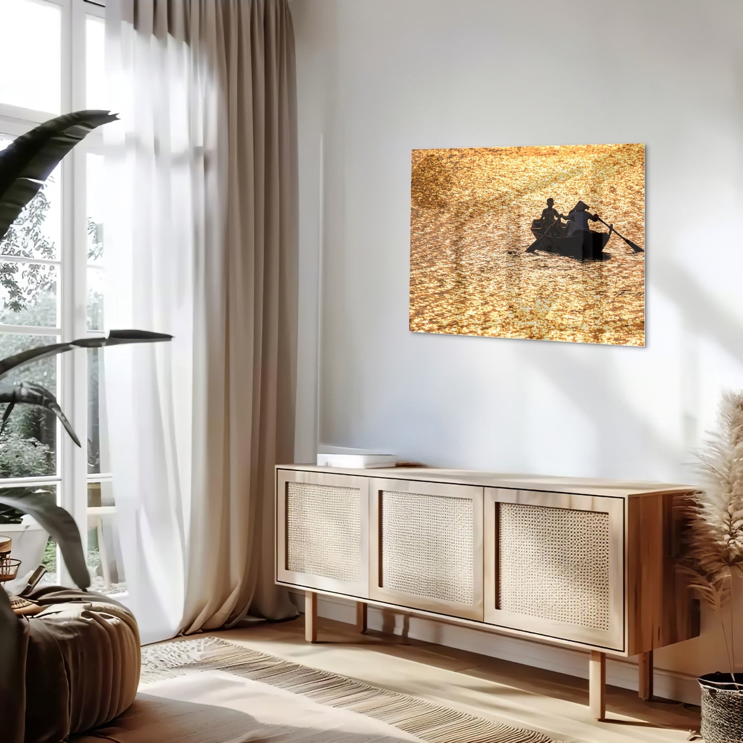 Glazen schilderij van een roeiboot op glinsterend, gouden water